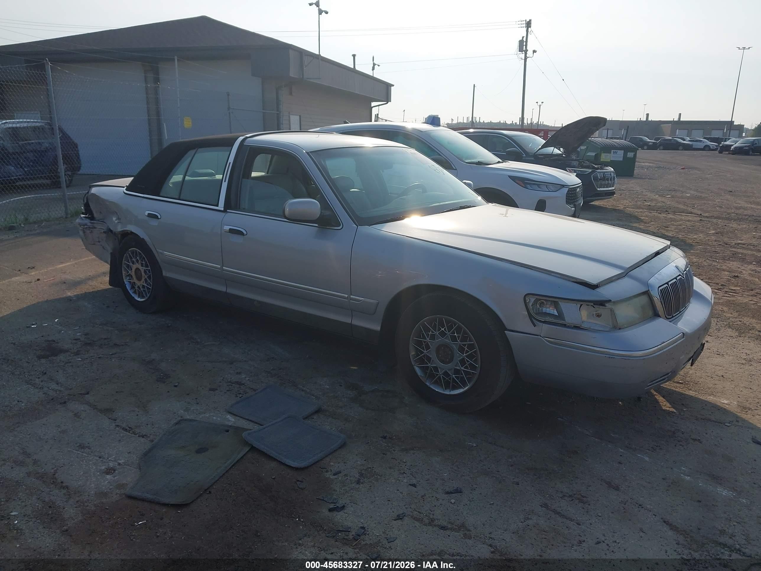 2001 Mercury Grand Marquis GS, VIN 2MEFM74WX1X660067 — Rear end
