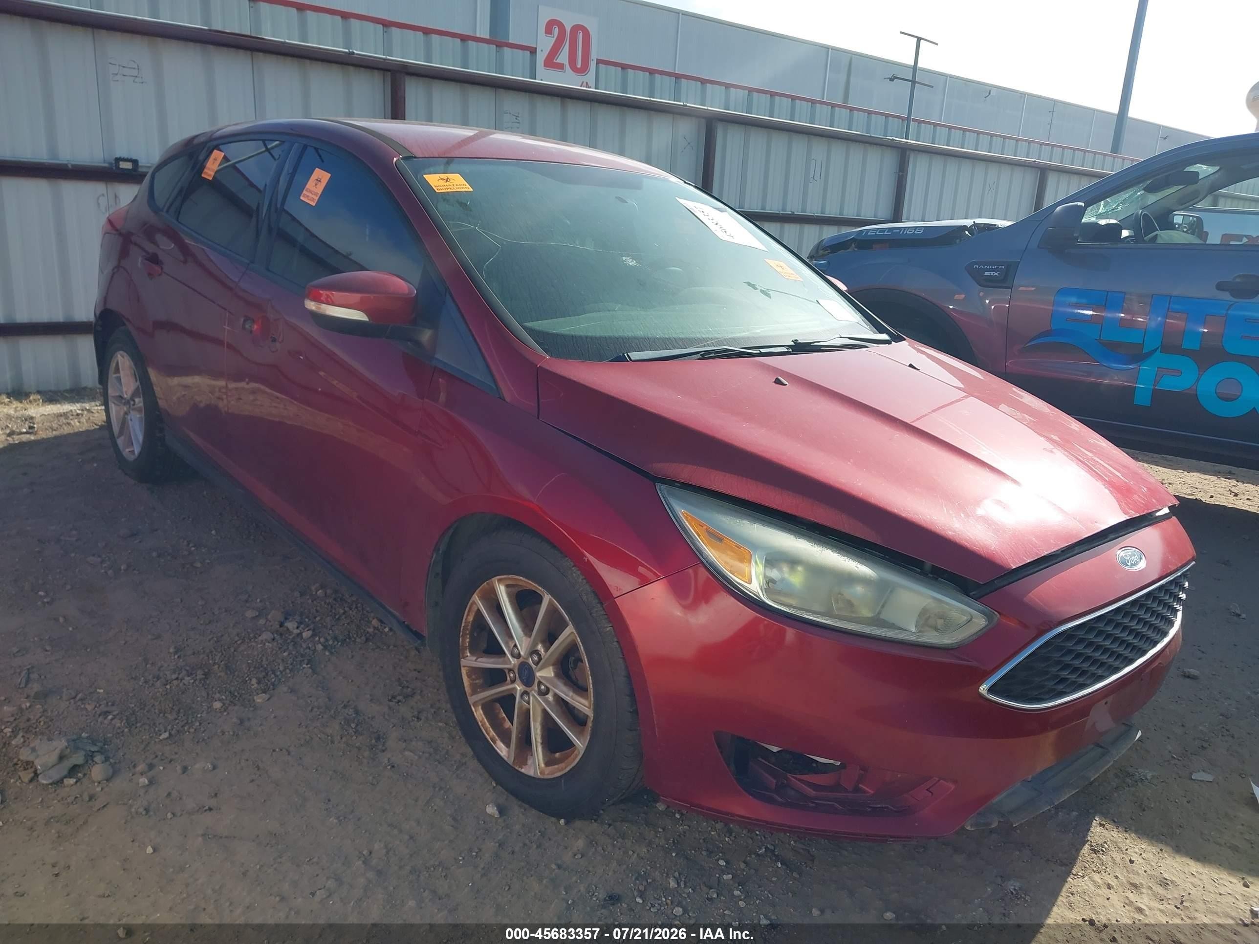 2015 Ford Focus SE, VIN 1FADP3K22FL277226 — Front end