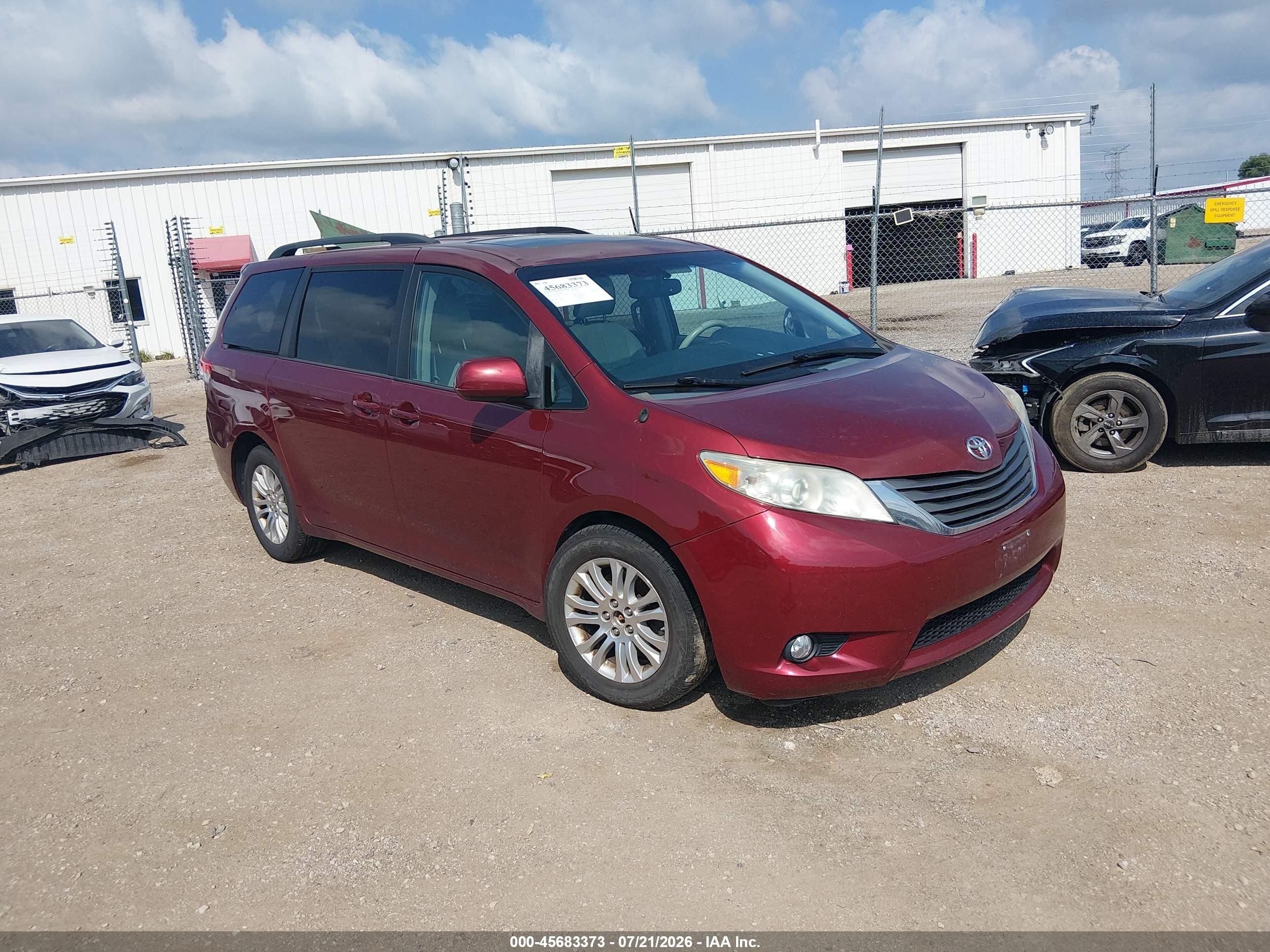 2014 Toyota Sienna Limited, VIN 5TDYK3DC7ES458965 — Normal wear