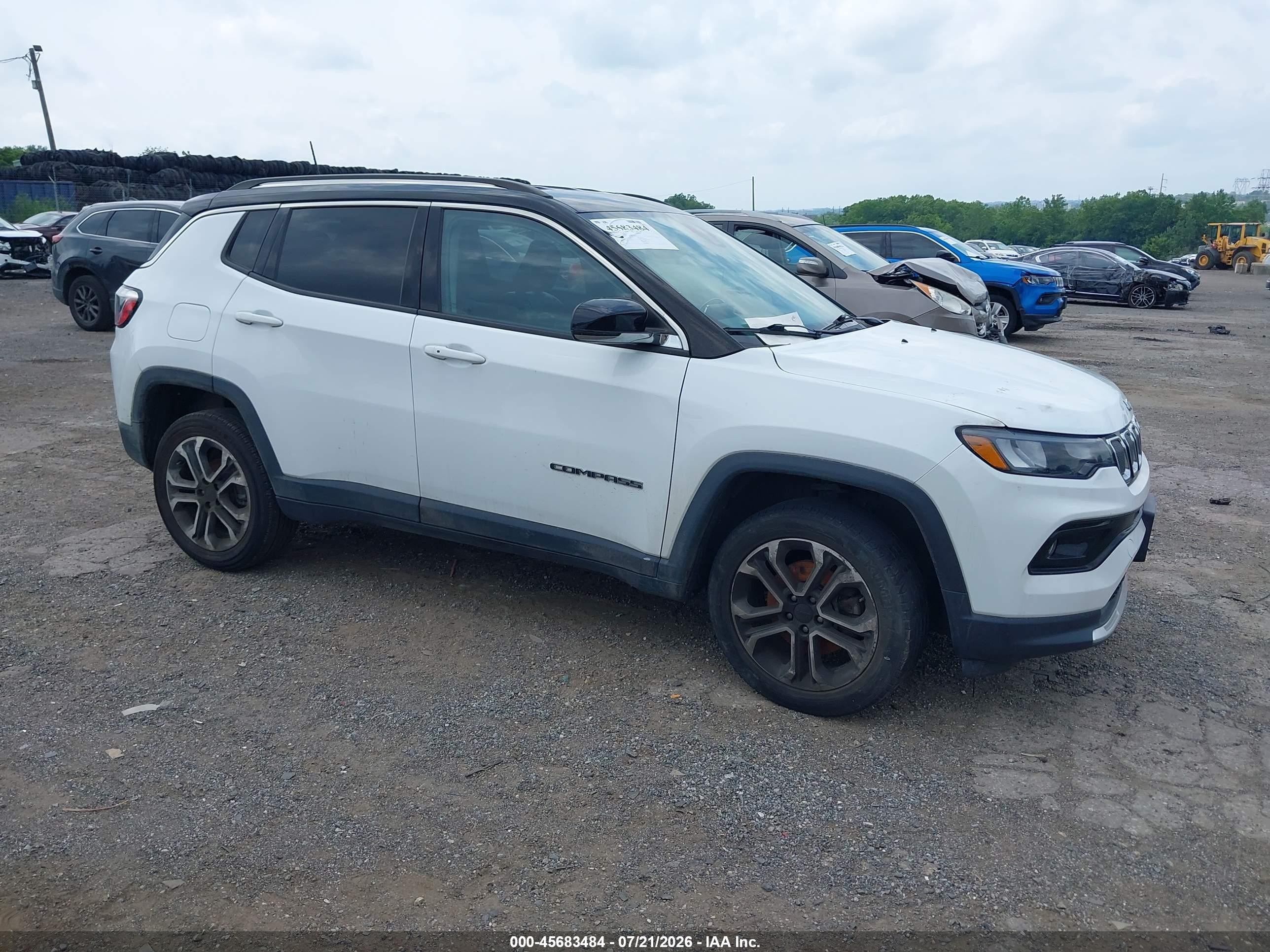 2022 Jeep Compass Limited, VIN 3C4NJDCB0NT113450 — Side