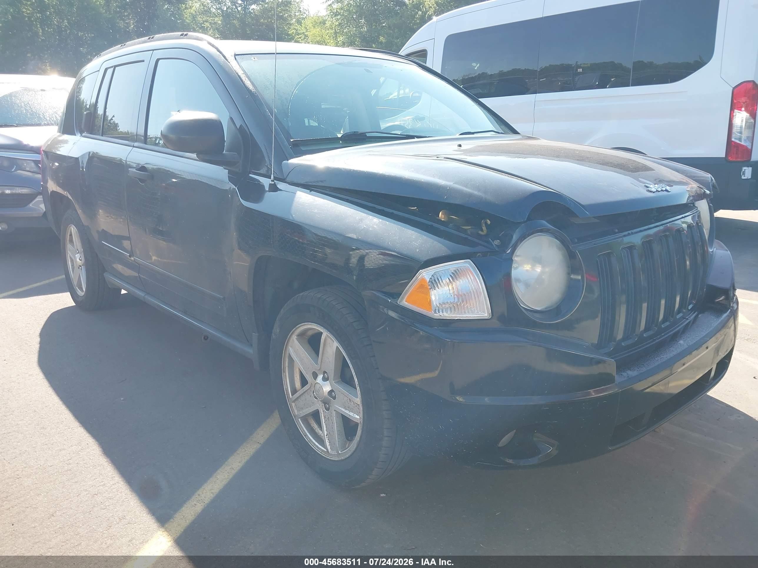 2010 Jeep Compass Latitude, VIN 1J4NF1FB6AD640611 — Front end