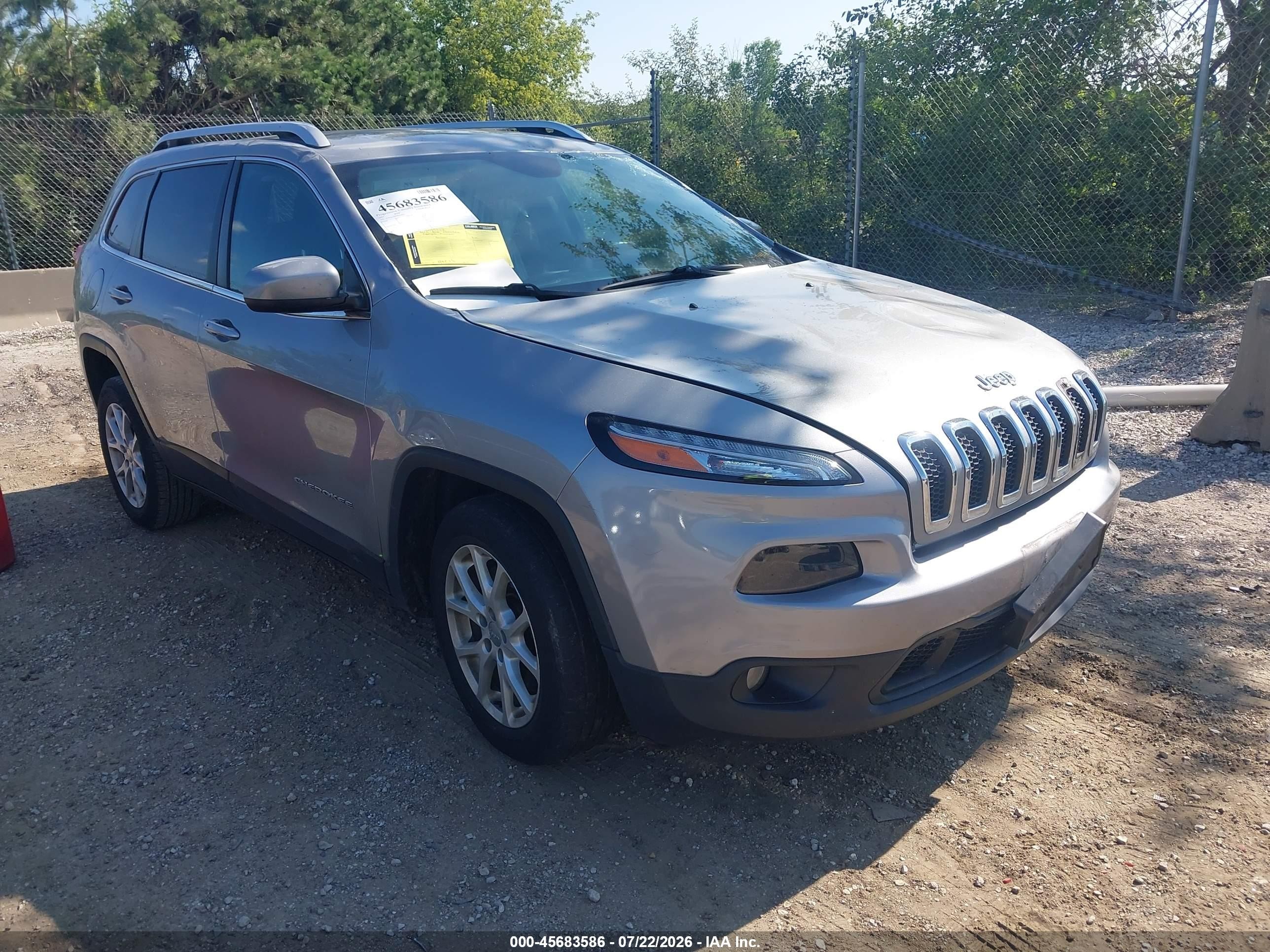 2015 Jeep Cherokee Latitude, VIN 1C4PJLCB9FW656875 — Перед