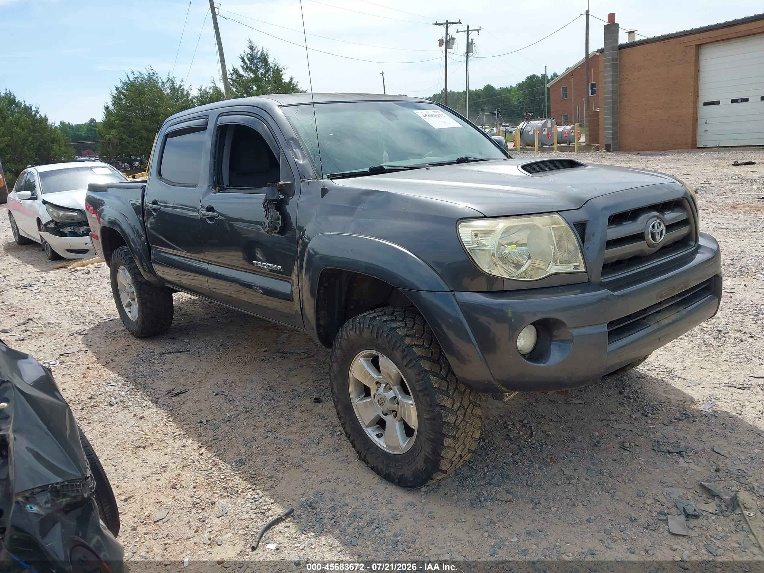 2010 Toyota Tacoma PreRunner, VIN 3TMJU4GN7AM106736 — Бок