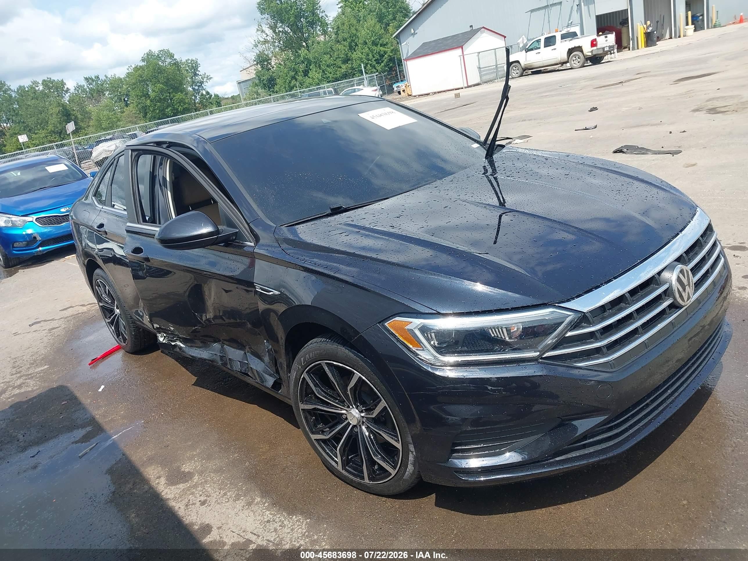 2020 Volkswagen Jetta SEL, VIN 3VWEB7BU4LM010540 — Side