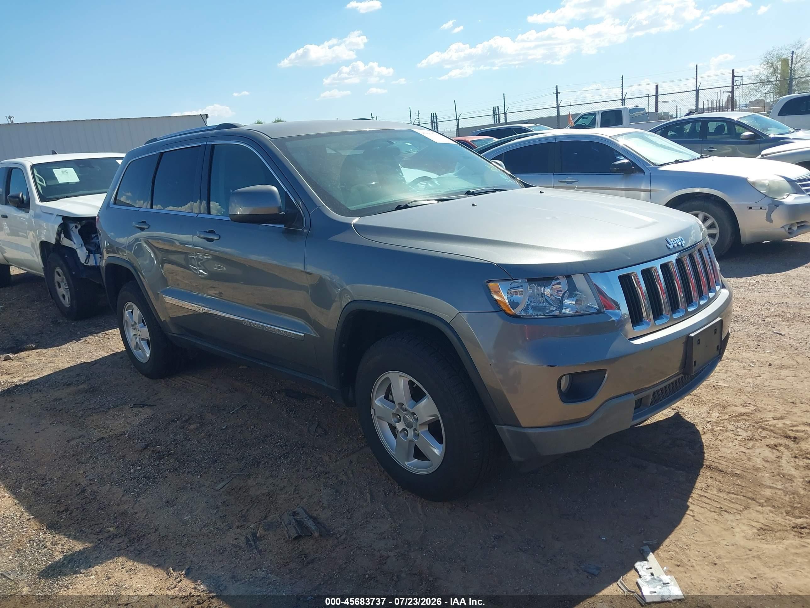 2013 Jeep Grand Cherokee Laredo, VIN 1C4RJFAG7DC577888 — Rear end