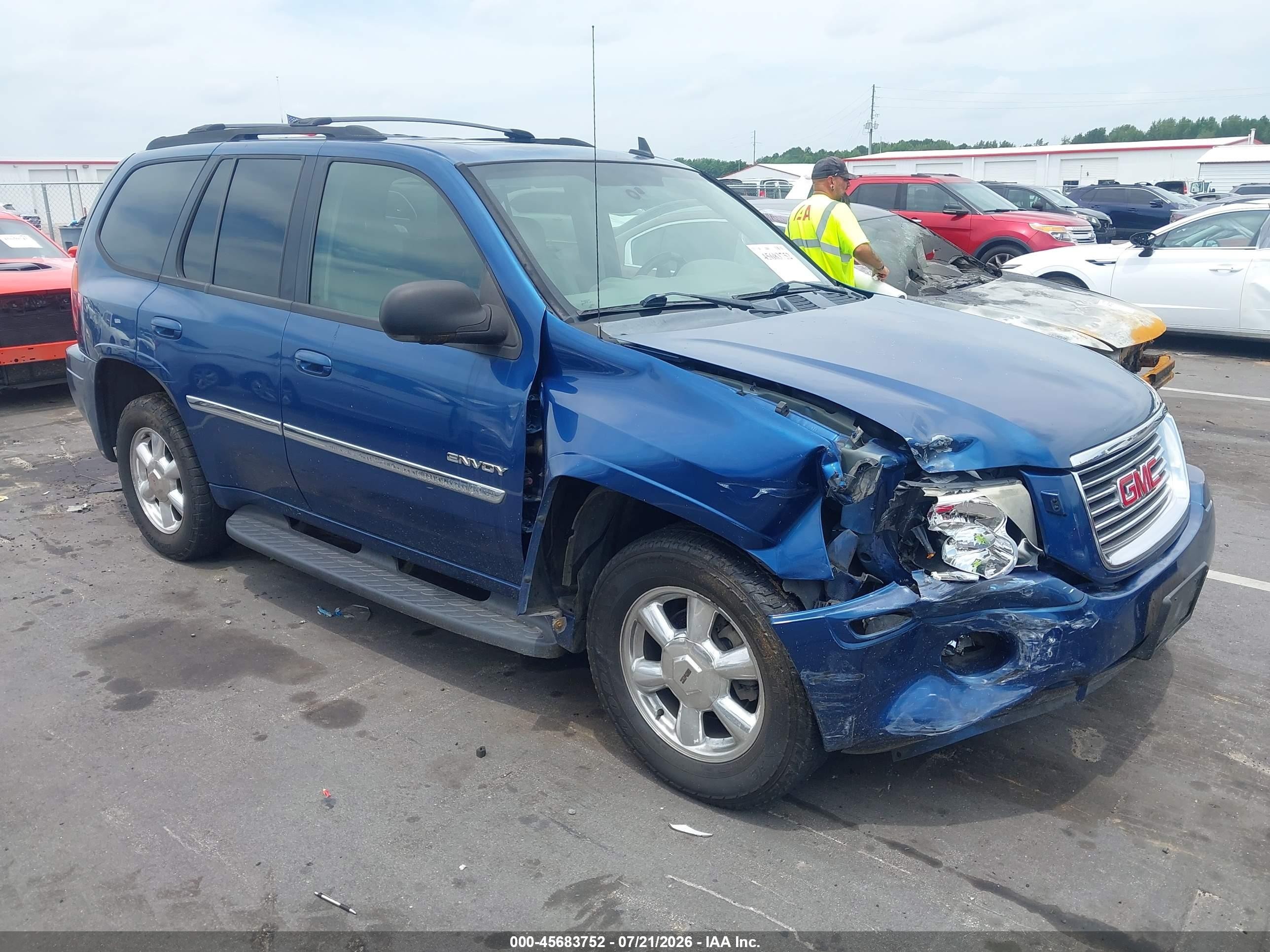 2006 GMC Envoy SLE, VIN 1GKDS13S662153482 — Перед