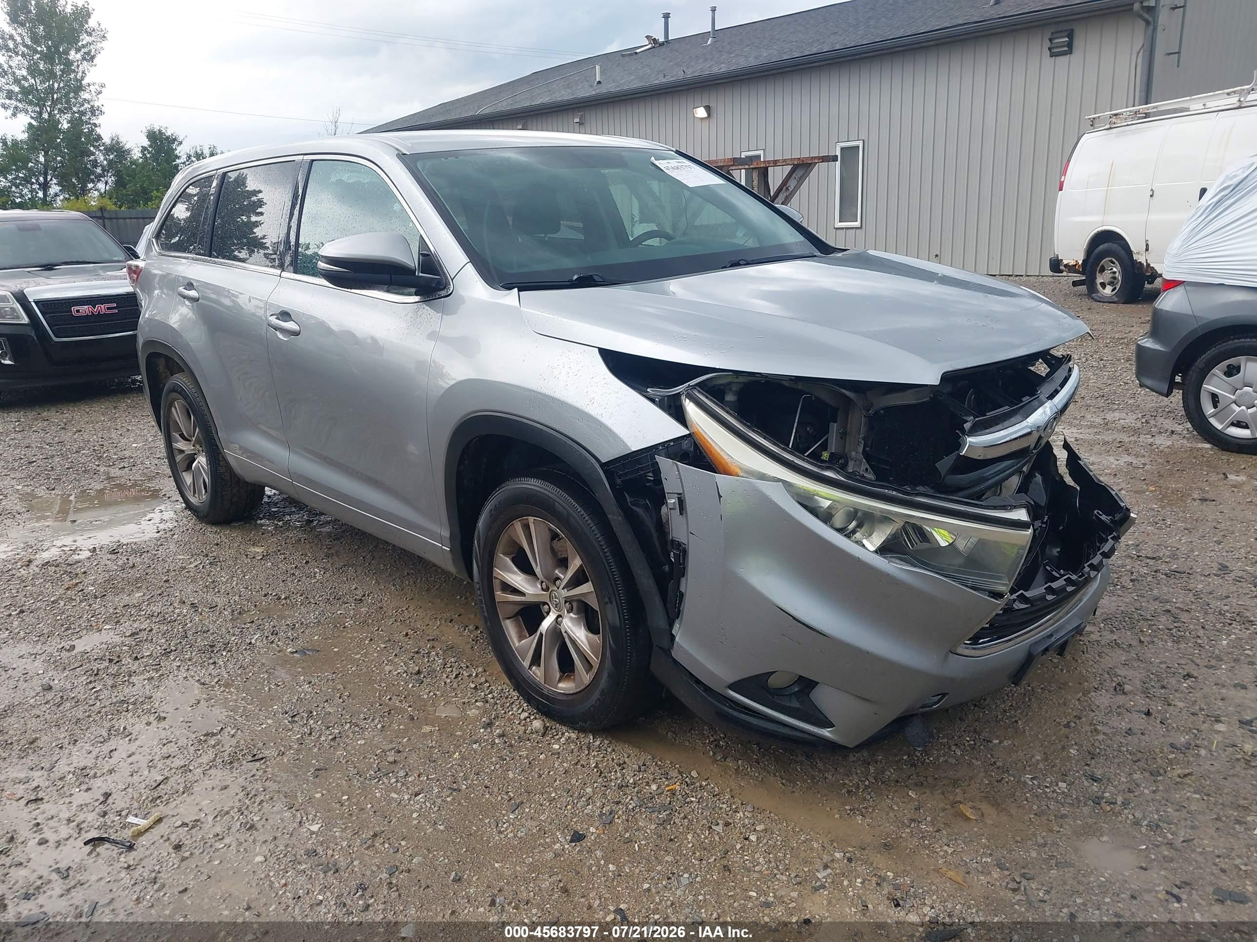 2015 Toyota Highlander LE Plus, VIN 5TDZKRFH0FS091490 — Front end