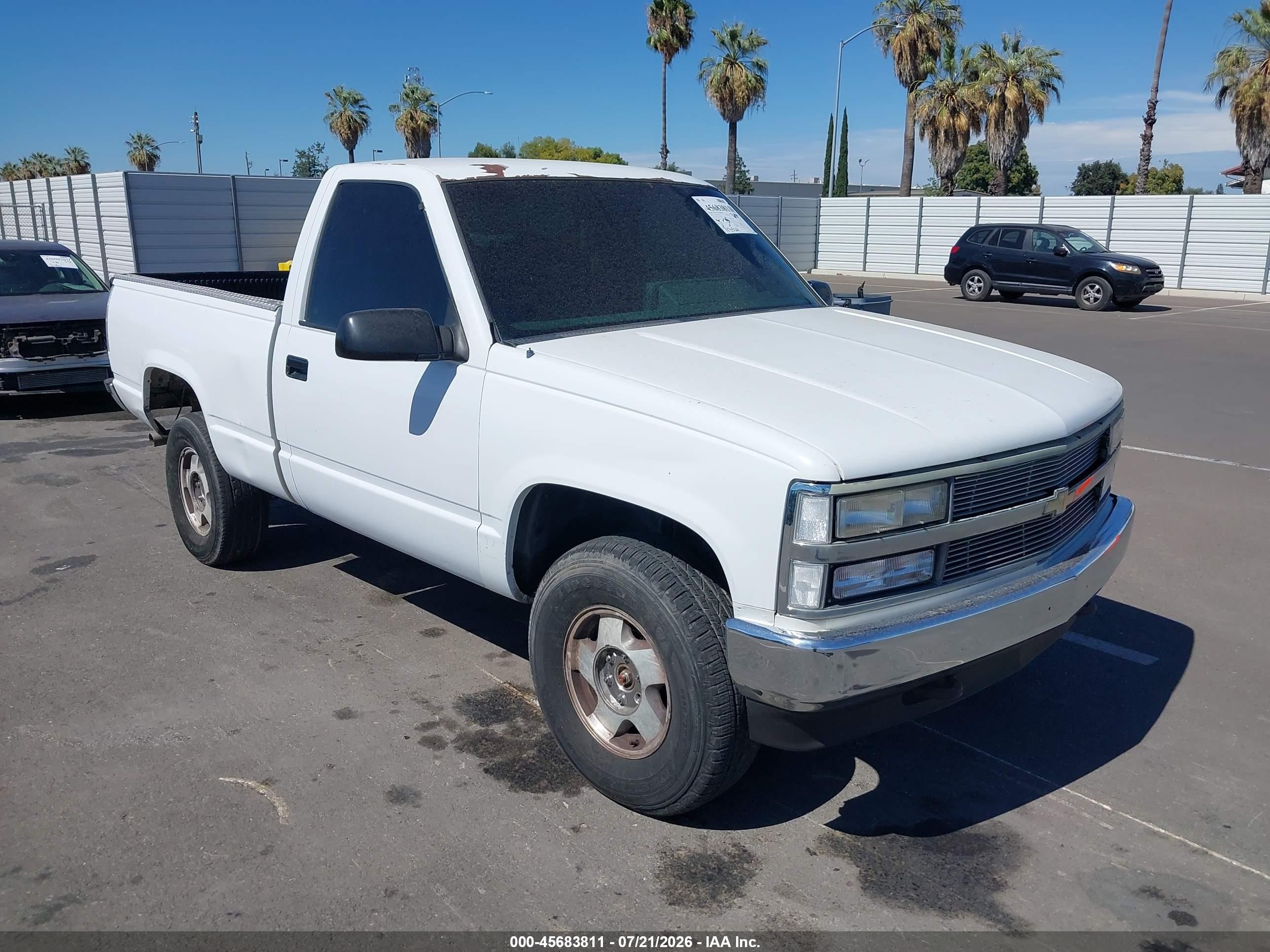 1990 Chevrolet Silverado 1500, VIN 1GCDK14K7LZ146666 — Side