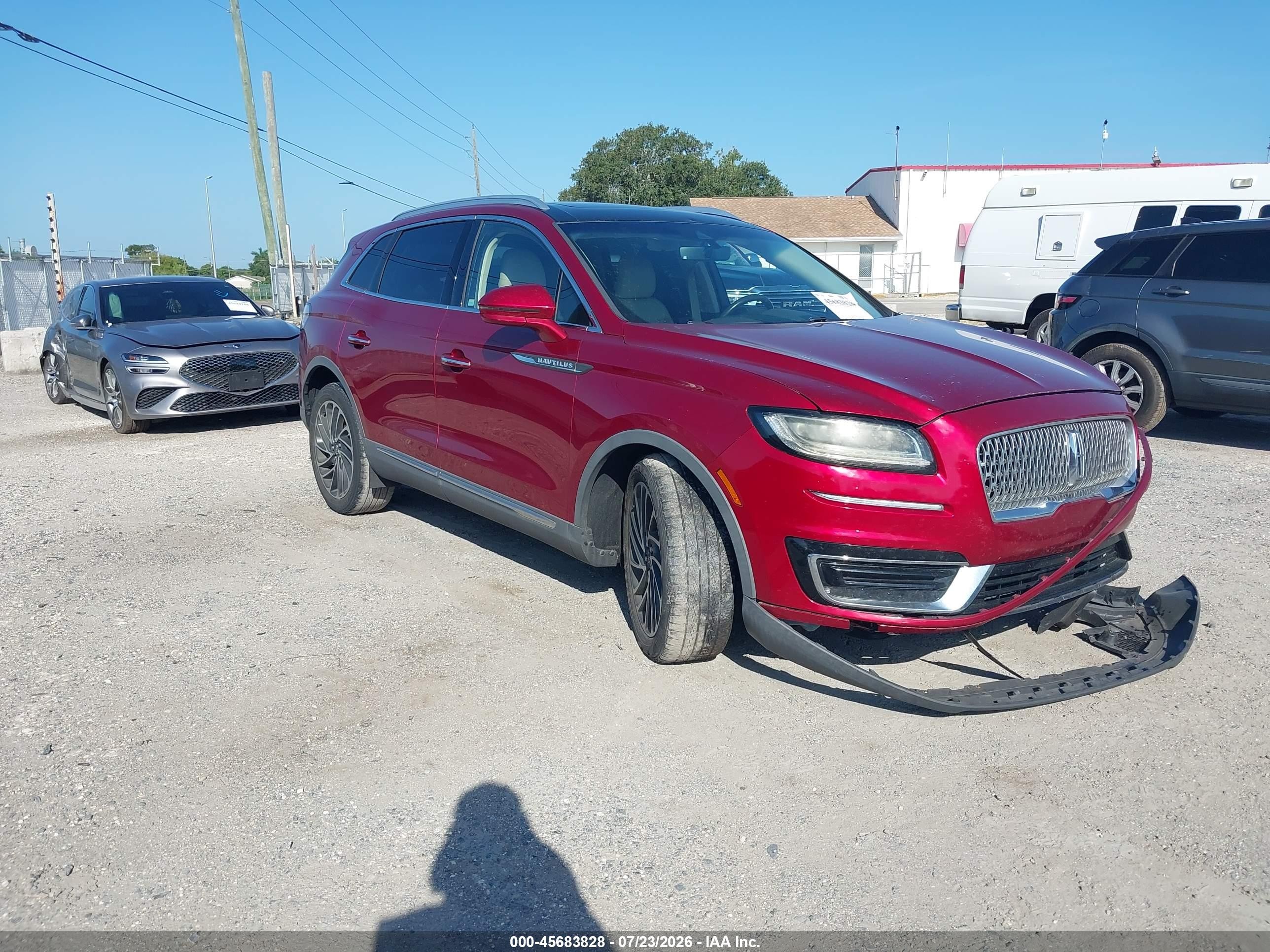 2019 Lincoln Nautilus Reserve, VIN 2LMPJ6LPXKBL22749 — Front end