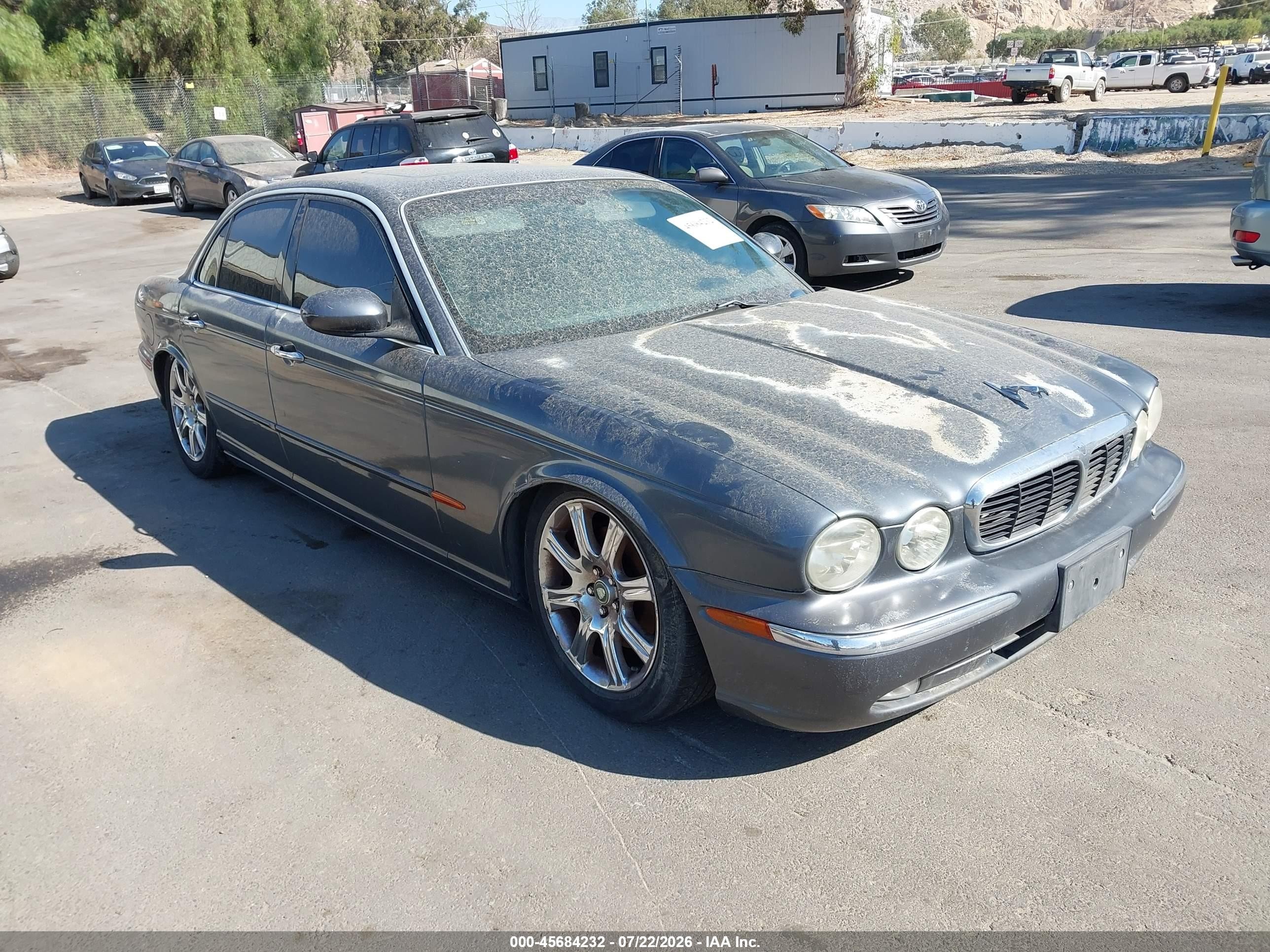 2004 Jaguar XJ 8, VIN SAJWA71C44SG31373 — Normal wear