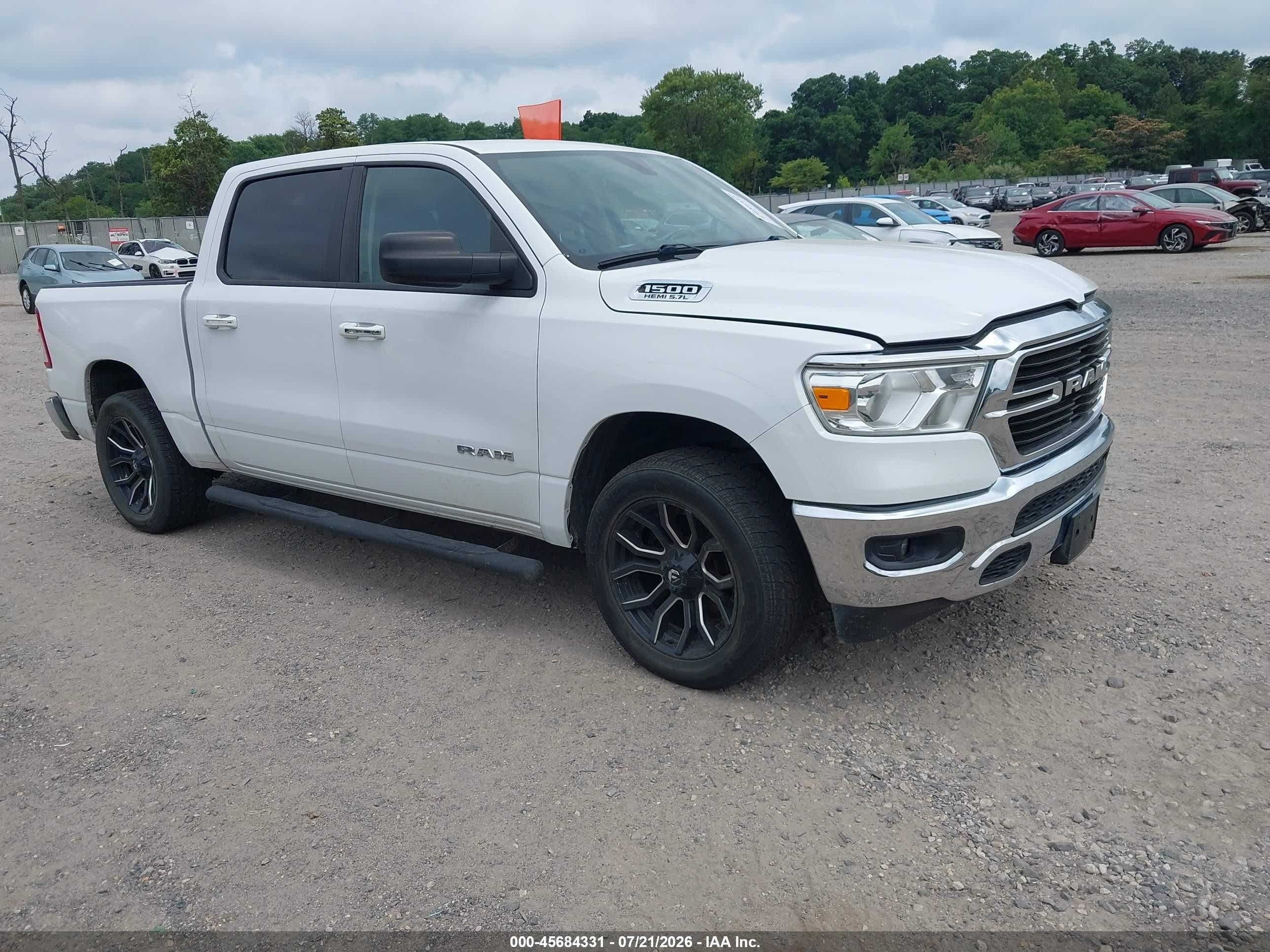 2019 Ram 1500 Big Horn, VIN 1C6SRFFT8KN690340 — Зад