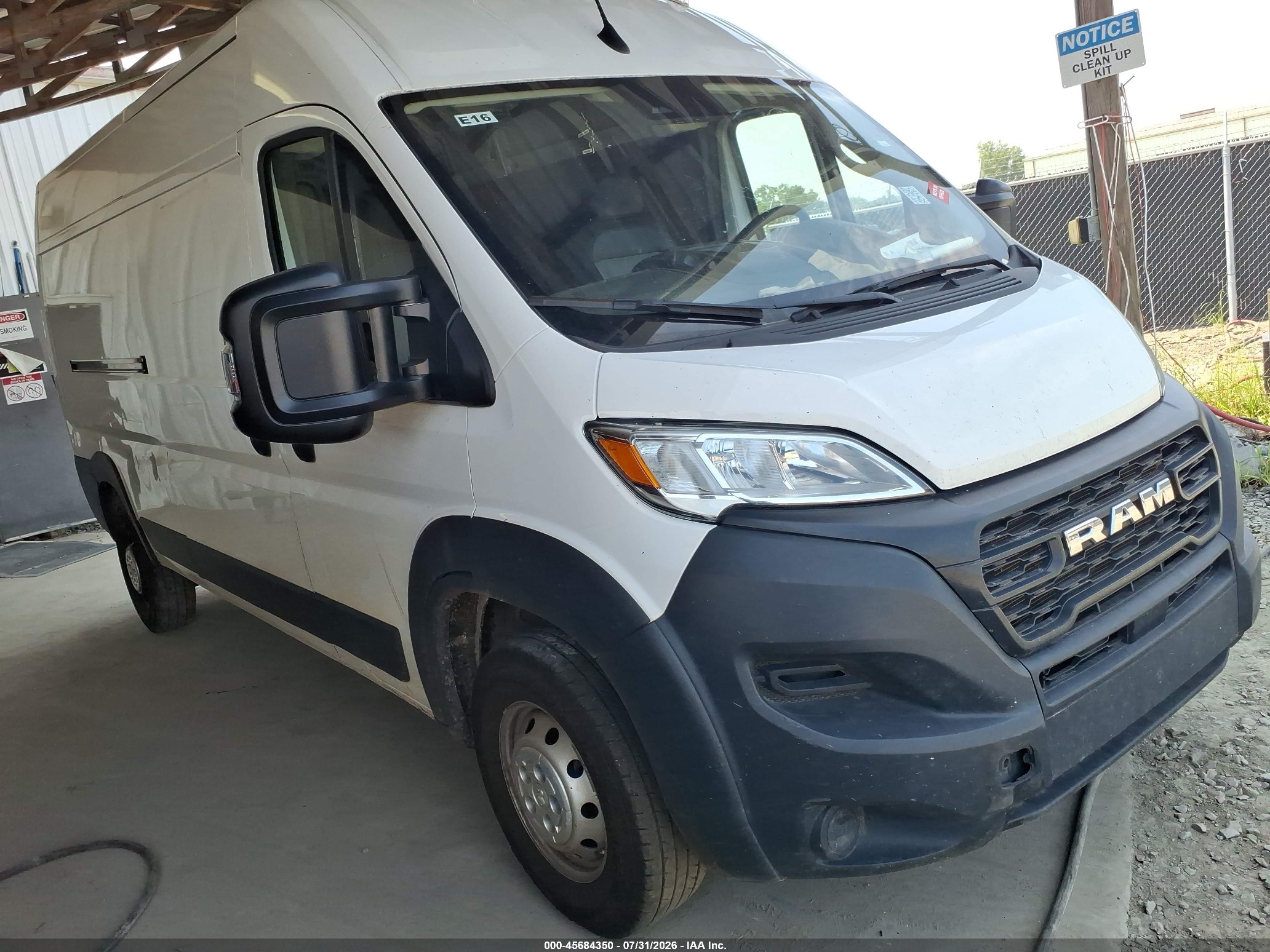 2023 Ram ProMaster Cargo, VIN 3C6LRVDG7PE593873 — Бок