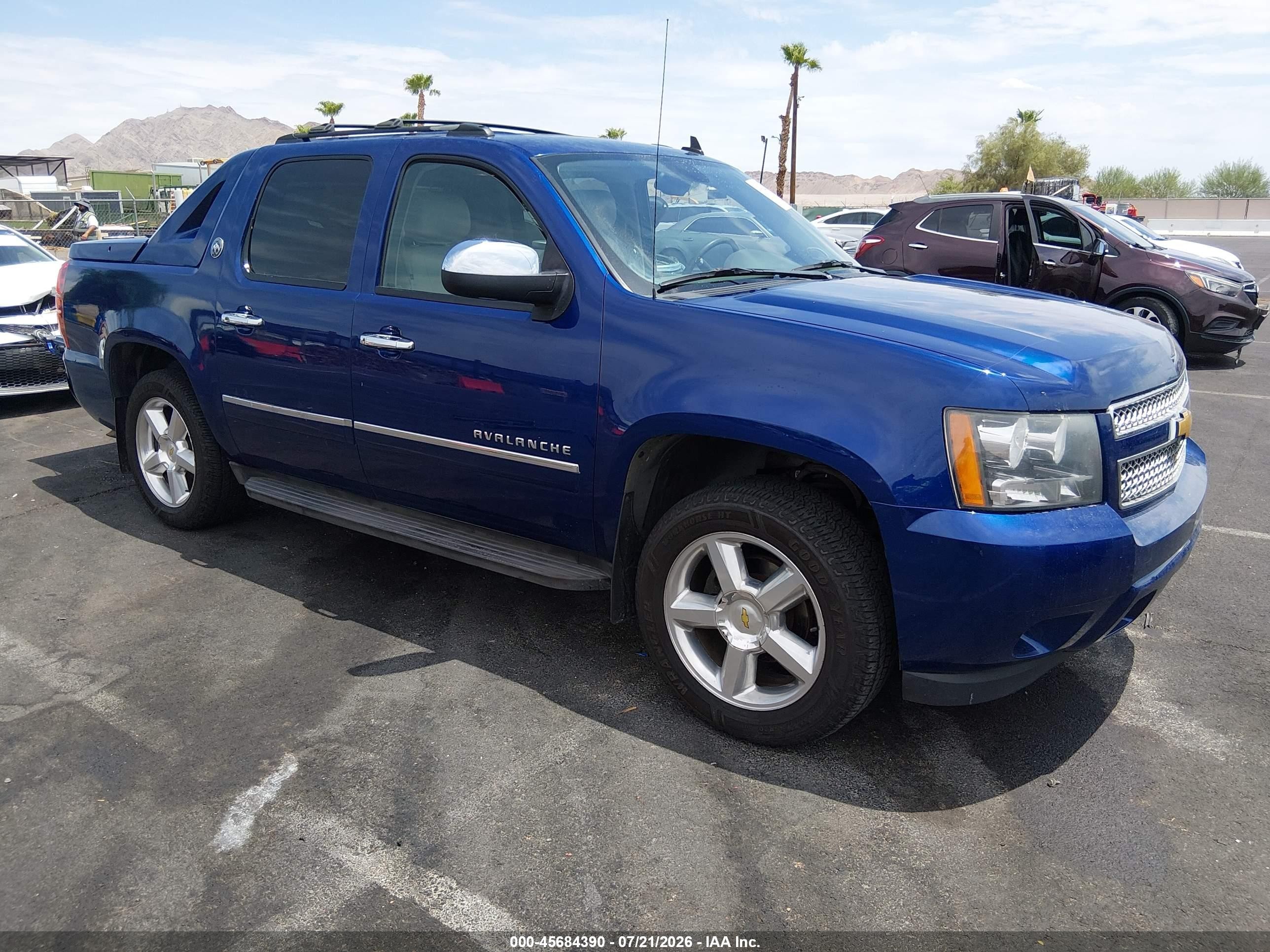 2013 Chevrolet Avalanche LTZ, VIN 3GNTKGE72DG380098 — Side