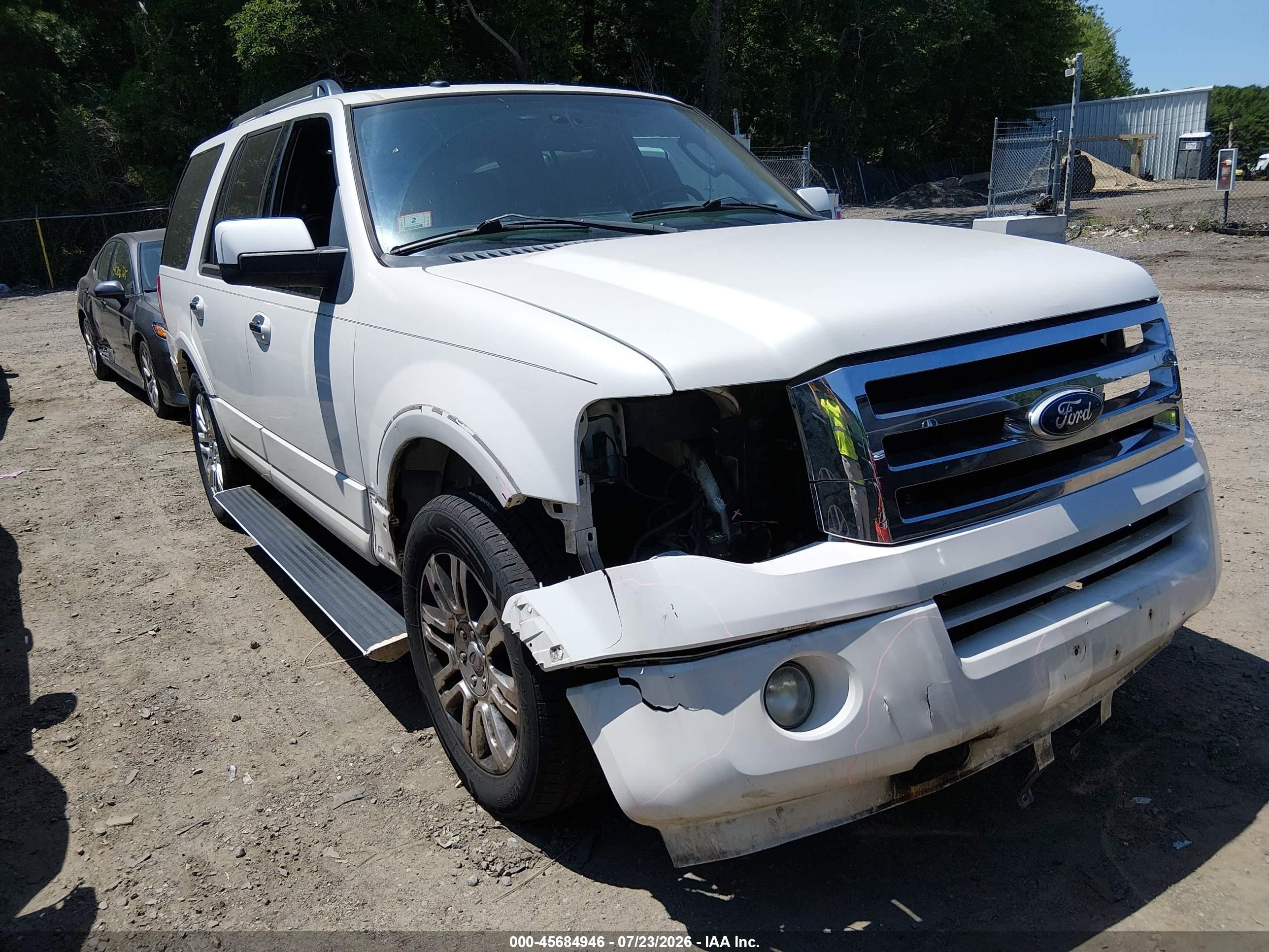 2011 Ford Expedition Limited, VIN 1FMJU2A52BEF04954 — Front end