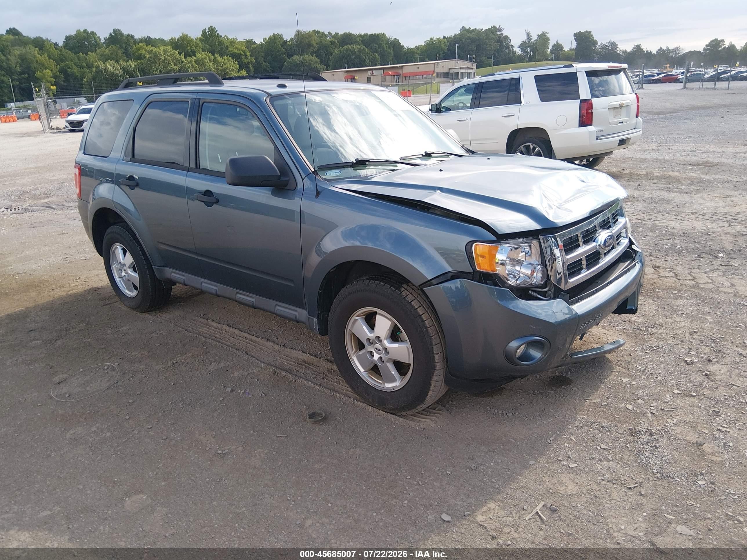 2011 Ford Escape XLT, VIN 1FMCU0DG3BKB82319 — Перед
