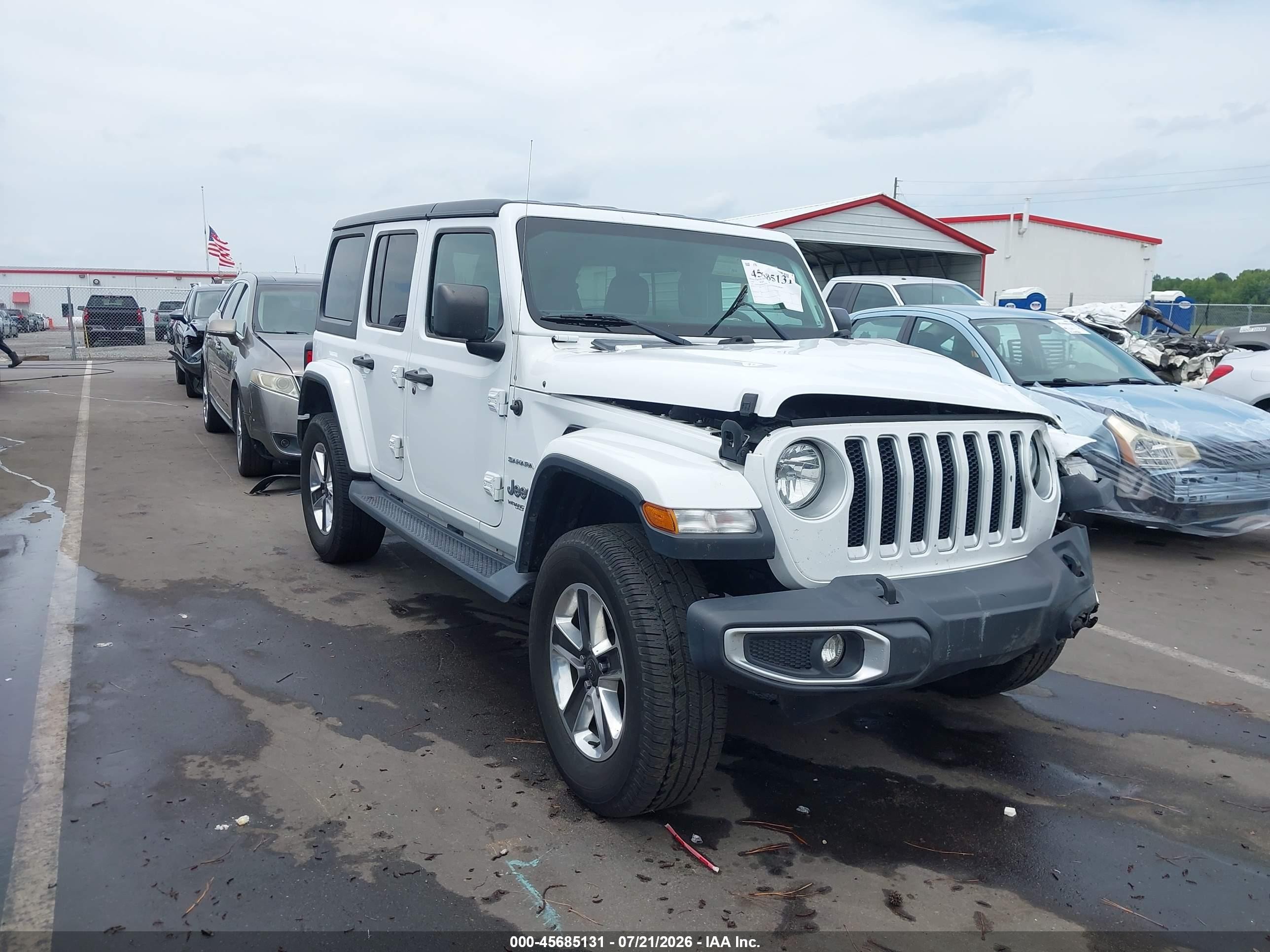 2019 Jeep Wrangler Unlimited Sahara, VIN 1C4HJXEN4KW547530 — Перед