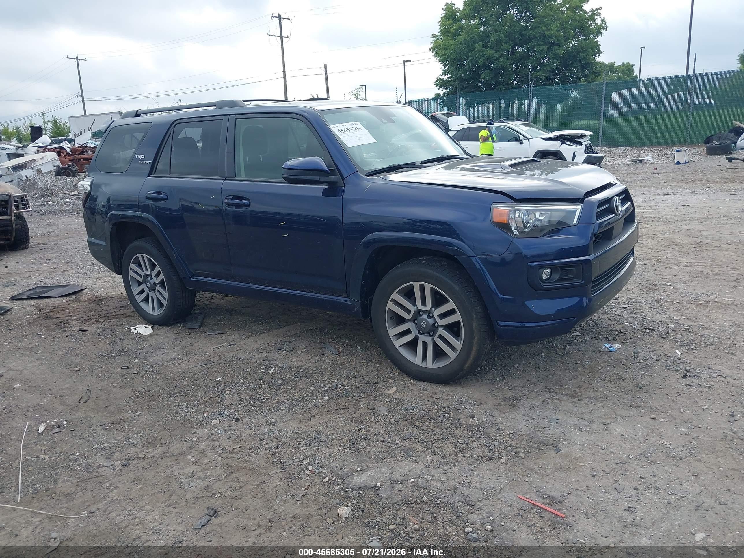 2022 Toyota 4Runner TRD Sport, VIN JTESU5JR9N6064609 — Rear end