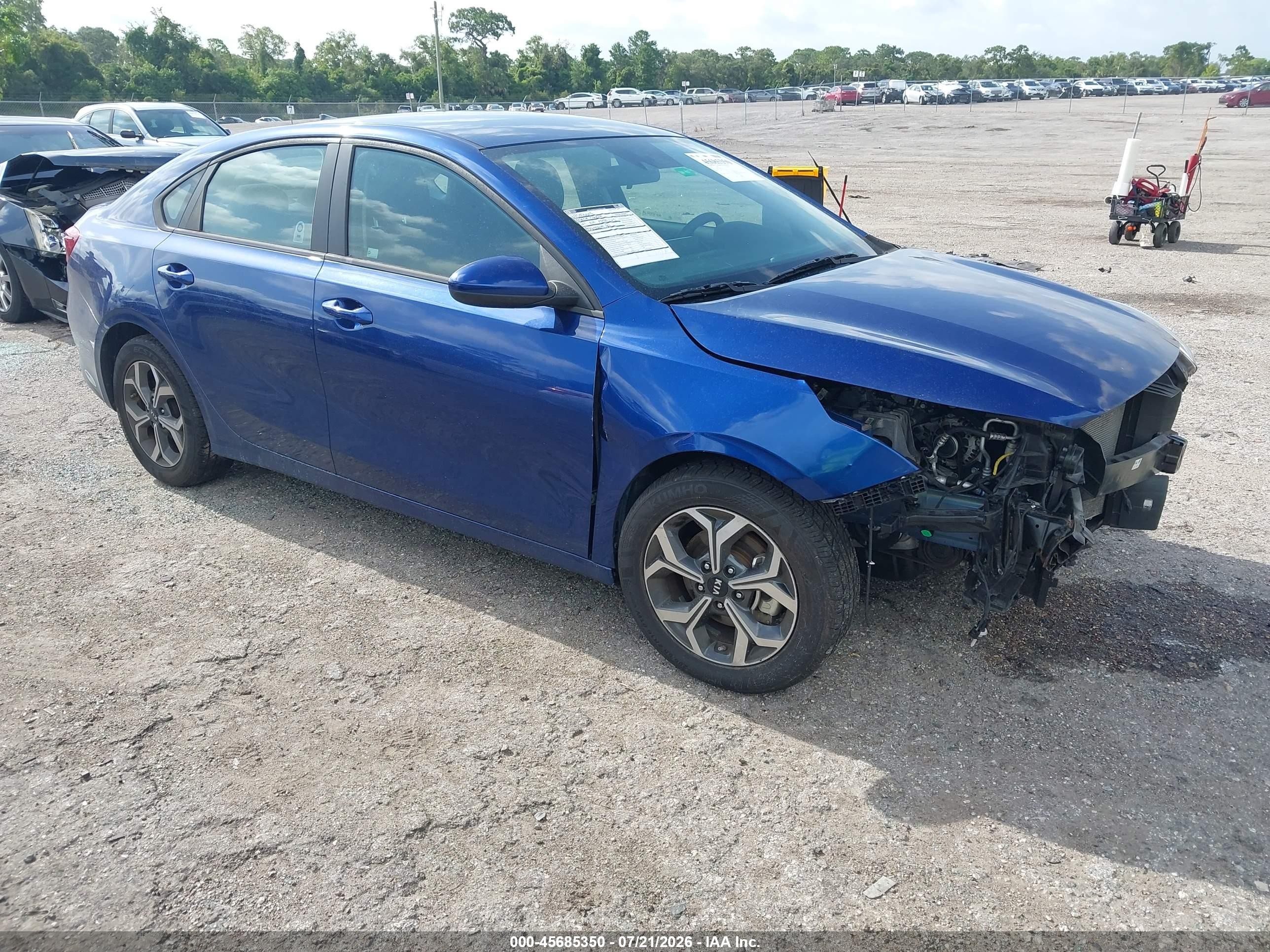 2021 Kia Forte LXS, VIN 3KPF24AD5ME347768 — Front end