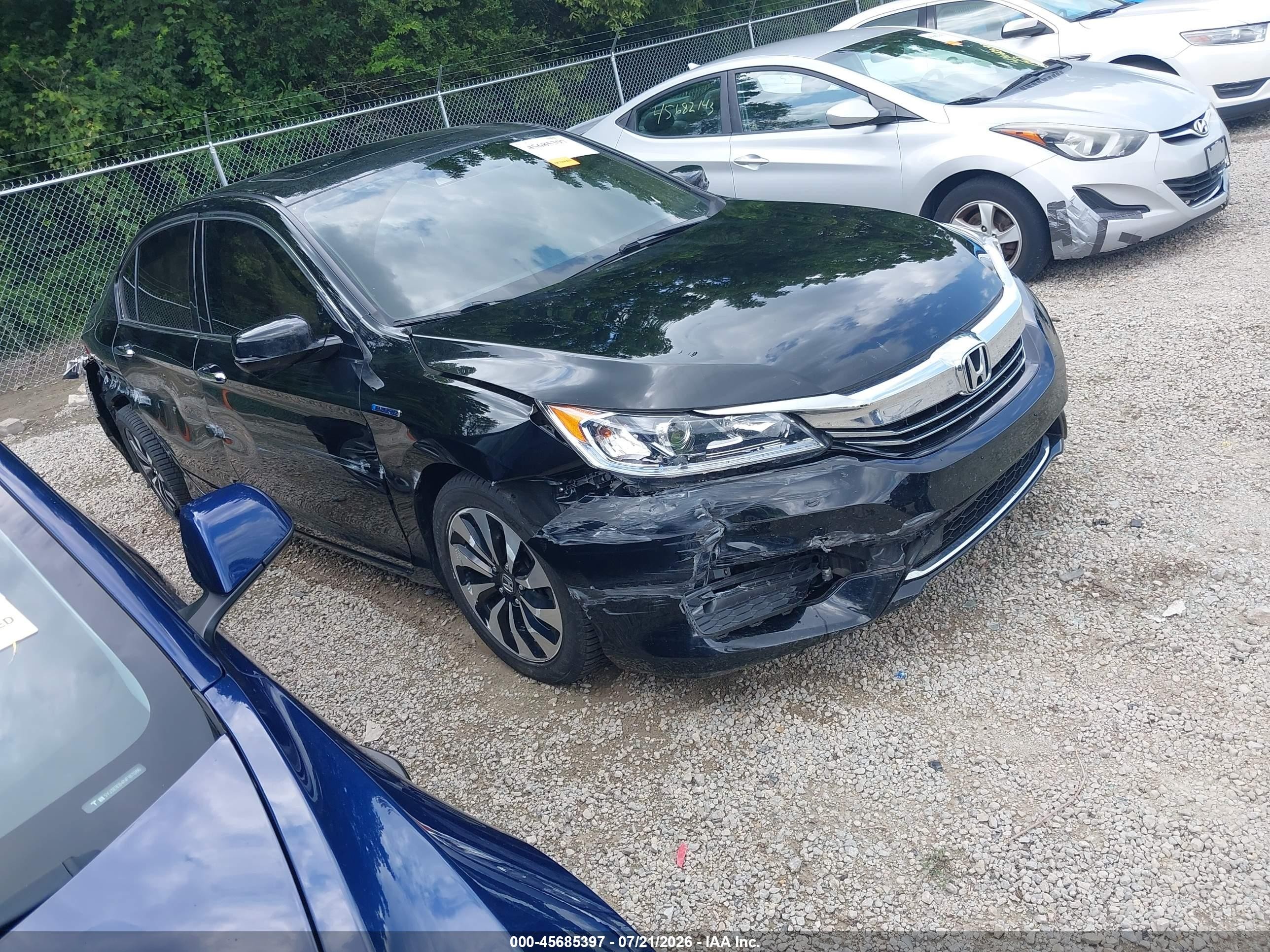 2017 Honda Accord EX-L, VIN JHMCR6F52HC019179 — Front end