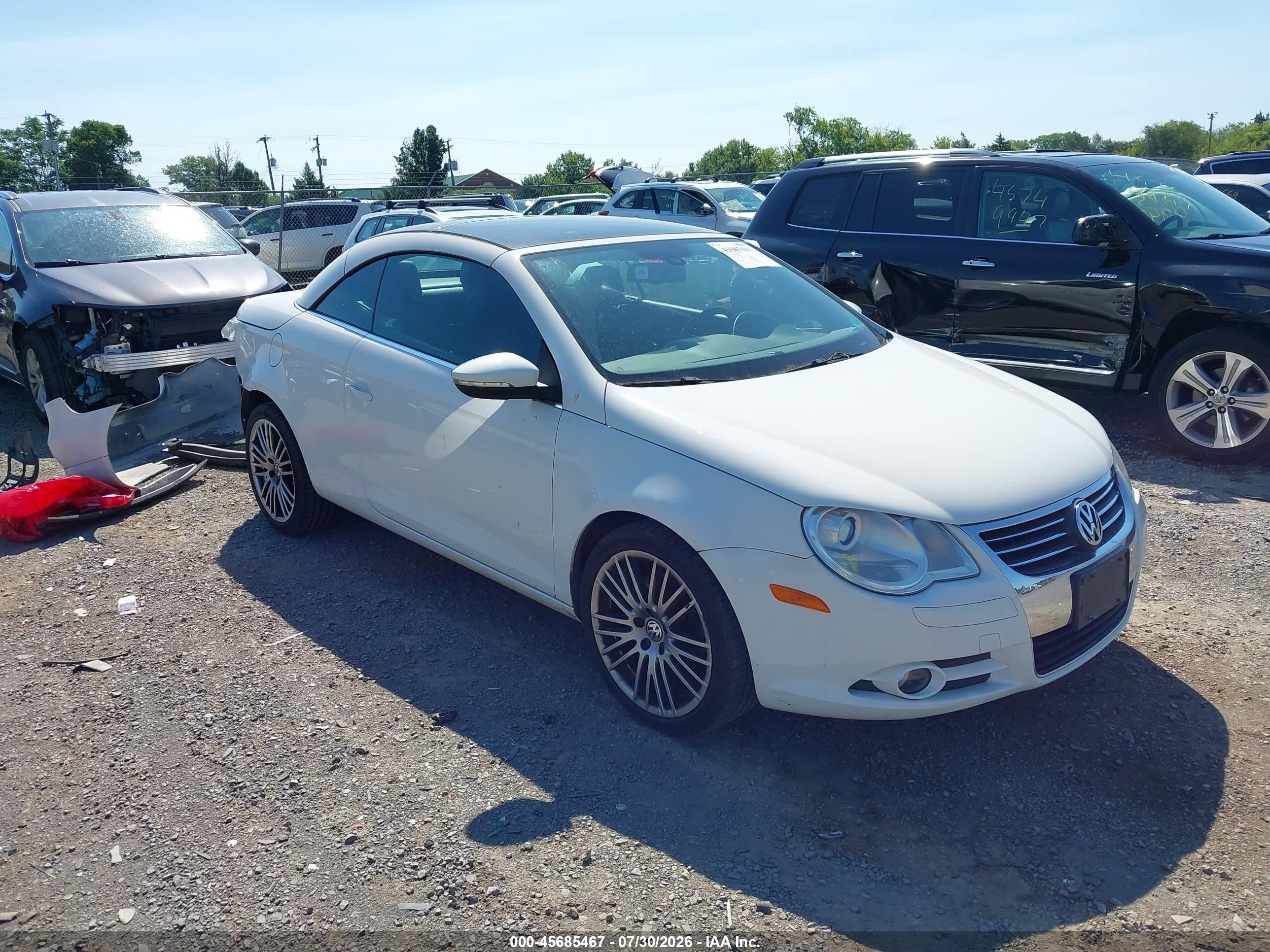 2011 Volkswagen Eos Executive, VIN WVWFW7AH2BV002599 — Rear end