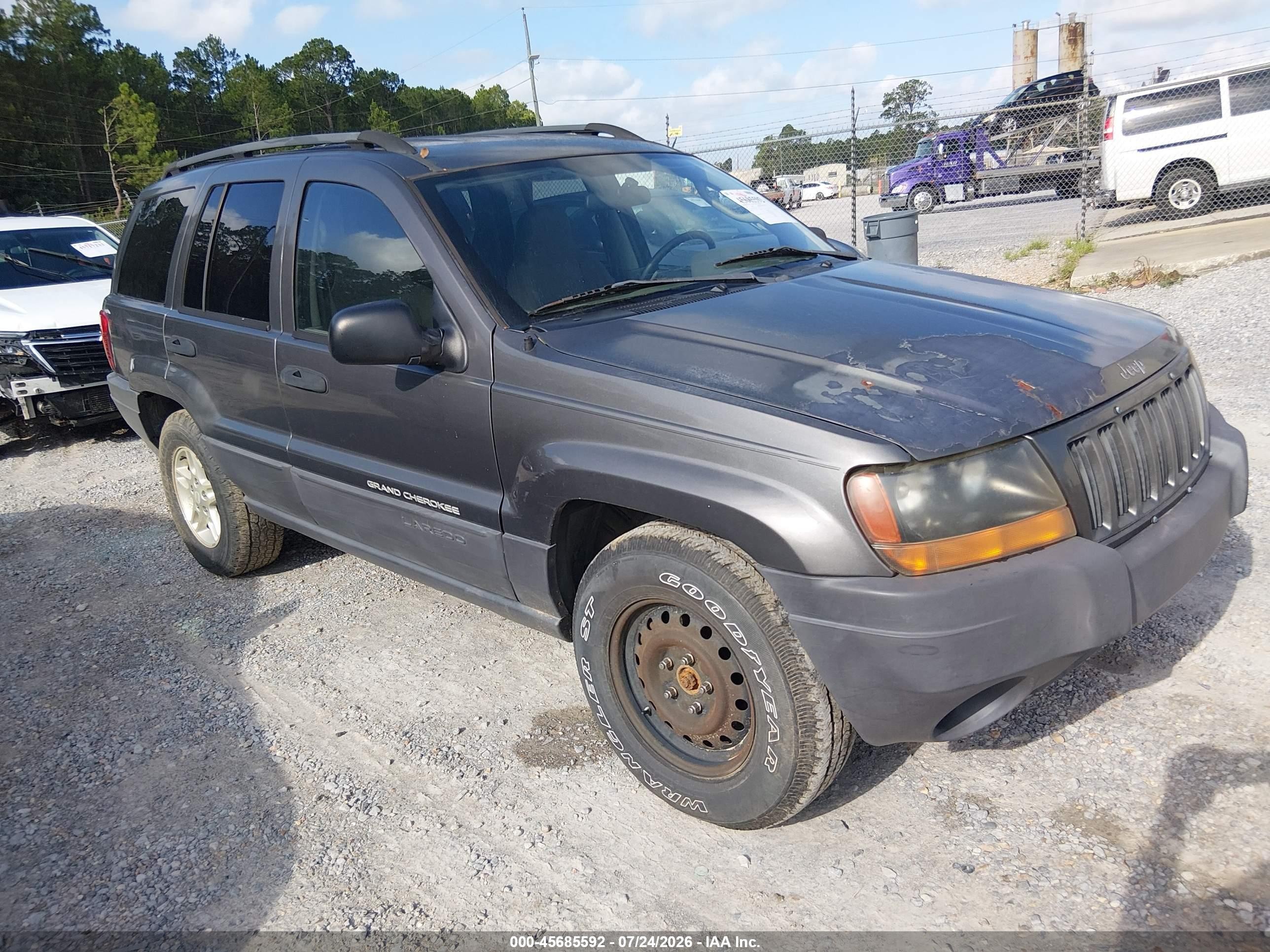 2004 Jeep Grand Cherokee Laredo, VIN 1J4GW48S34C143131 — Normal wear
