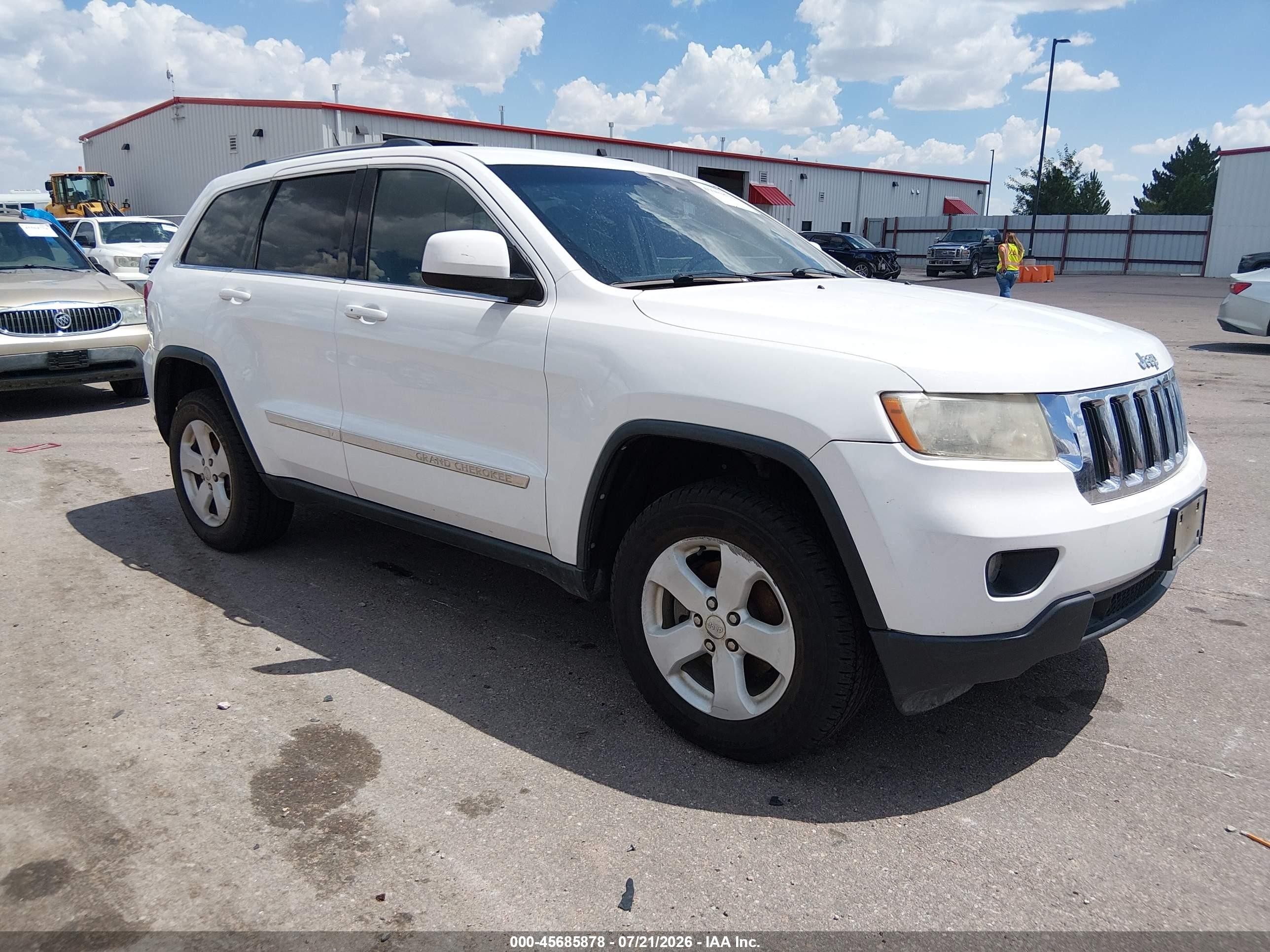 2013 Jeep Grand Cherokee Laredo Trailhawk, VIN 1C4RJFAT3DC571406 — Normal wear