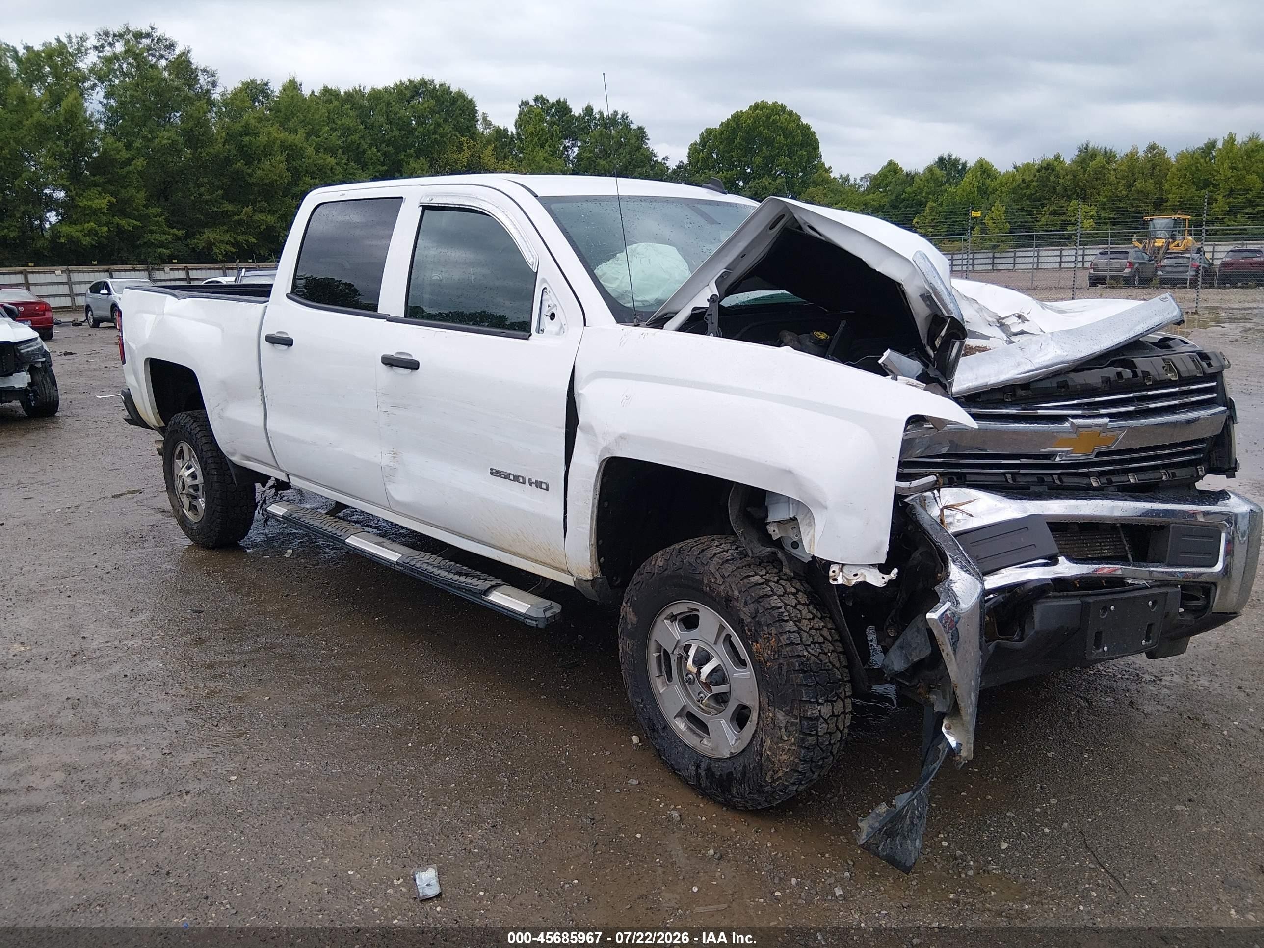 2015 Chevrolet Silverado 2500HD LT, VIN 1GC1CVEG1FF103528 — Front end