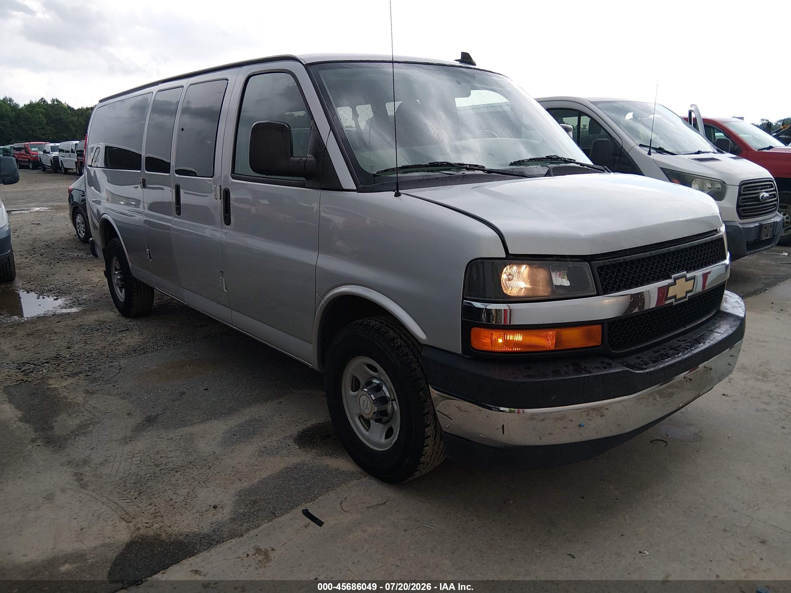 2017 Chevrolet Express Passenger LT, VIN 1GAZGPFG7H1301041 — Normal wear