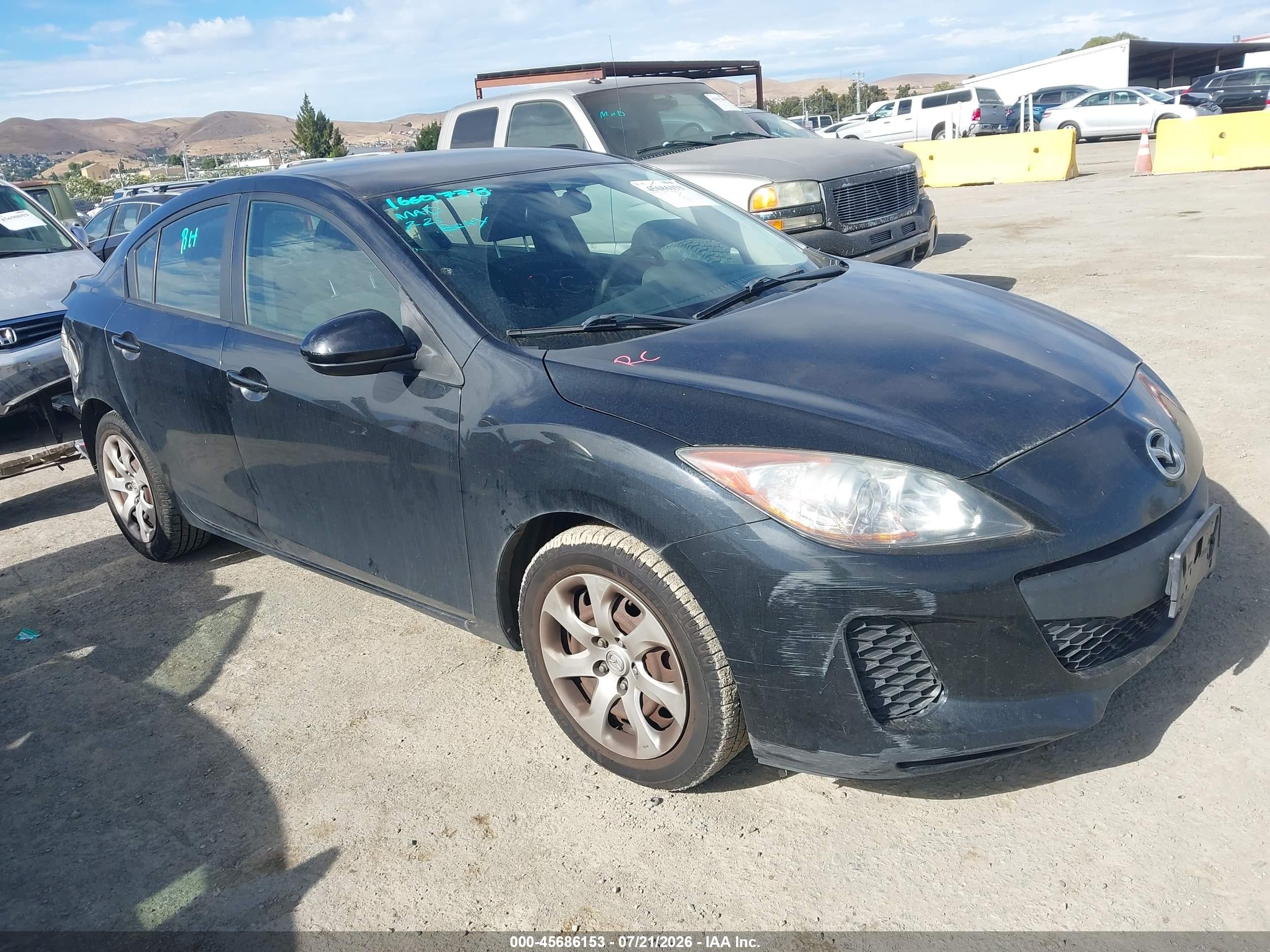 2012 Mazda 3 i Sport, VIN JM1BL1UG0C1592690 — Зад