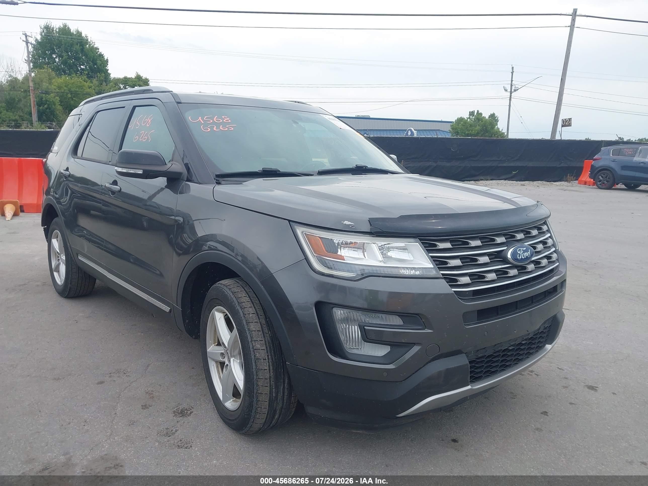 2017 Ford Explorer XLT, VIN 1FM5K8D80HGD18259 — Rear end