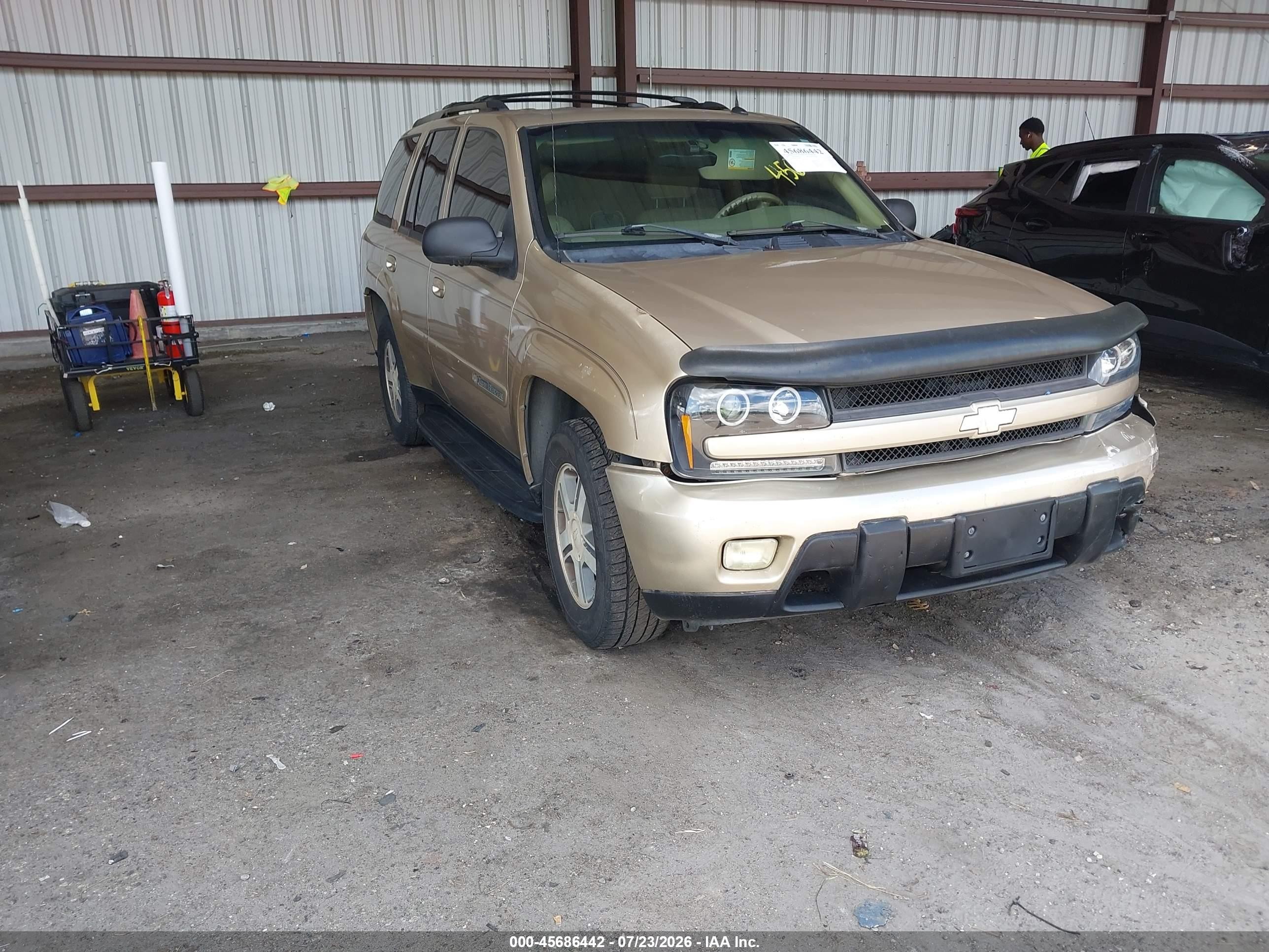 2004 Chevrolet TrailBlazer LS, VIN 1GNDS13S842208059 — Front end
