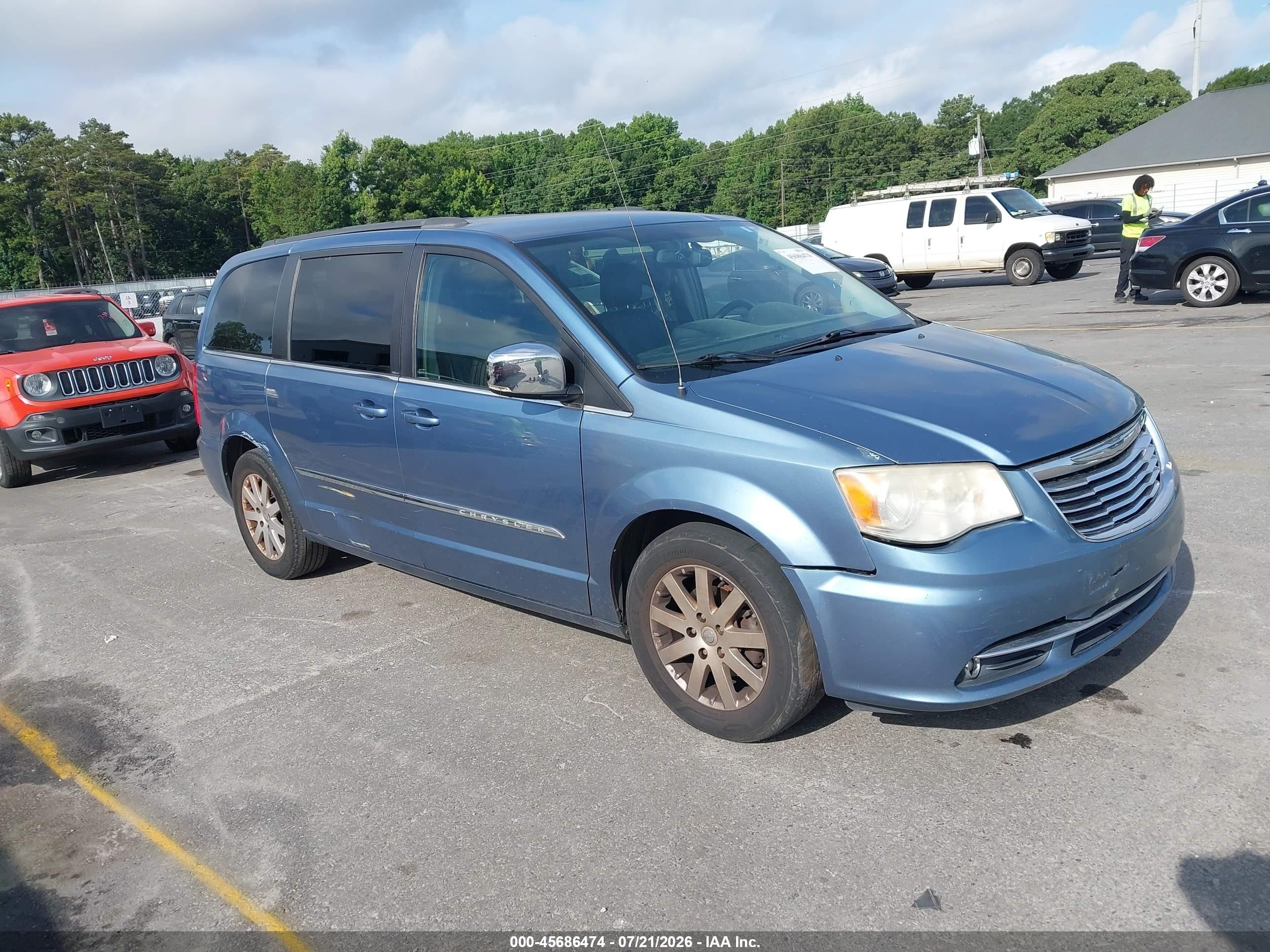 2011 Chrysler Town & Country Touring L, VIN 2A4RR8DG5BR758745 — Normal wear