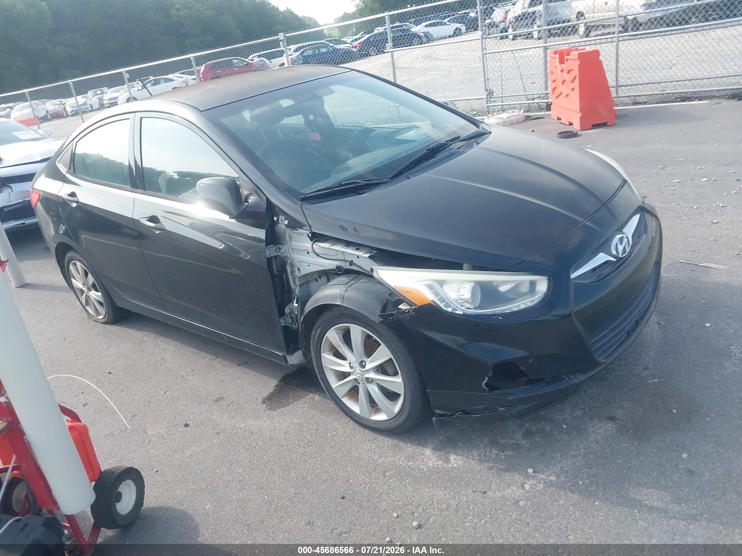 2014 Hyundai Accent GLS, VIN KMHCU4AE4EU769082 — Normal wear