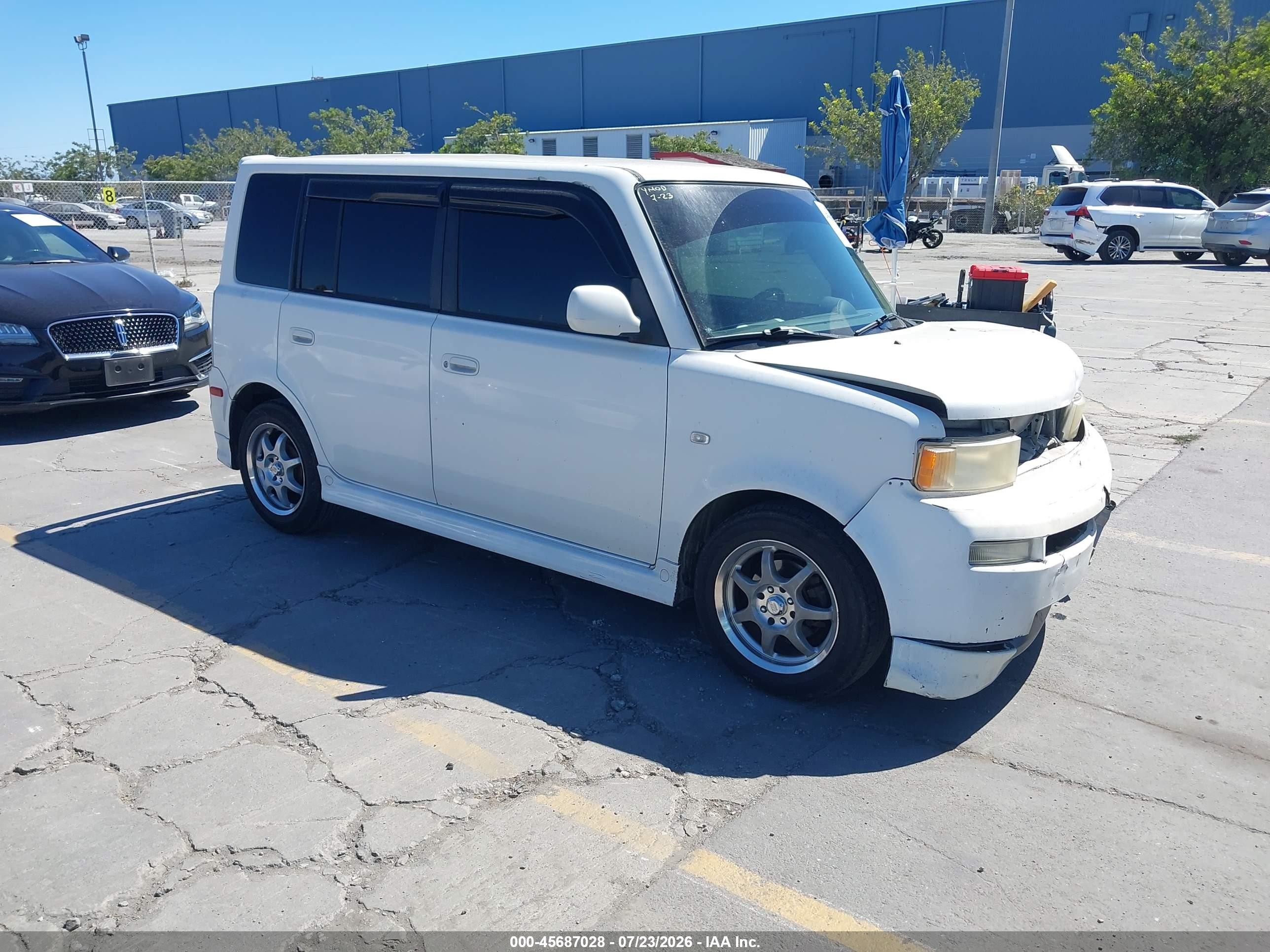 2004 Scion xB, VIN JTLKT334240153635 — Front end