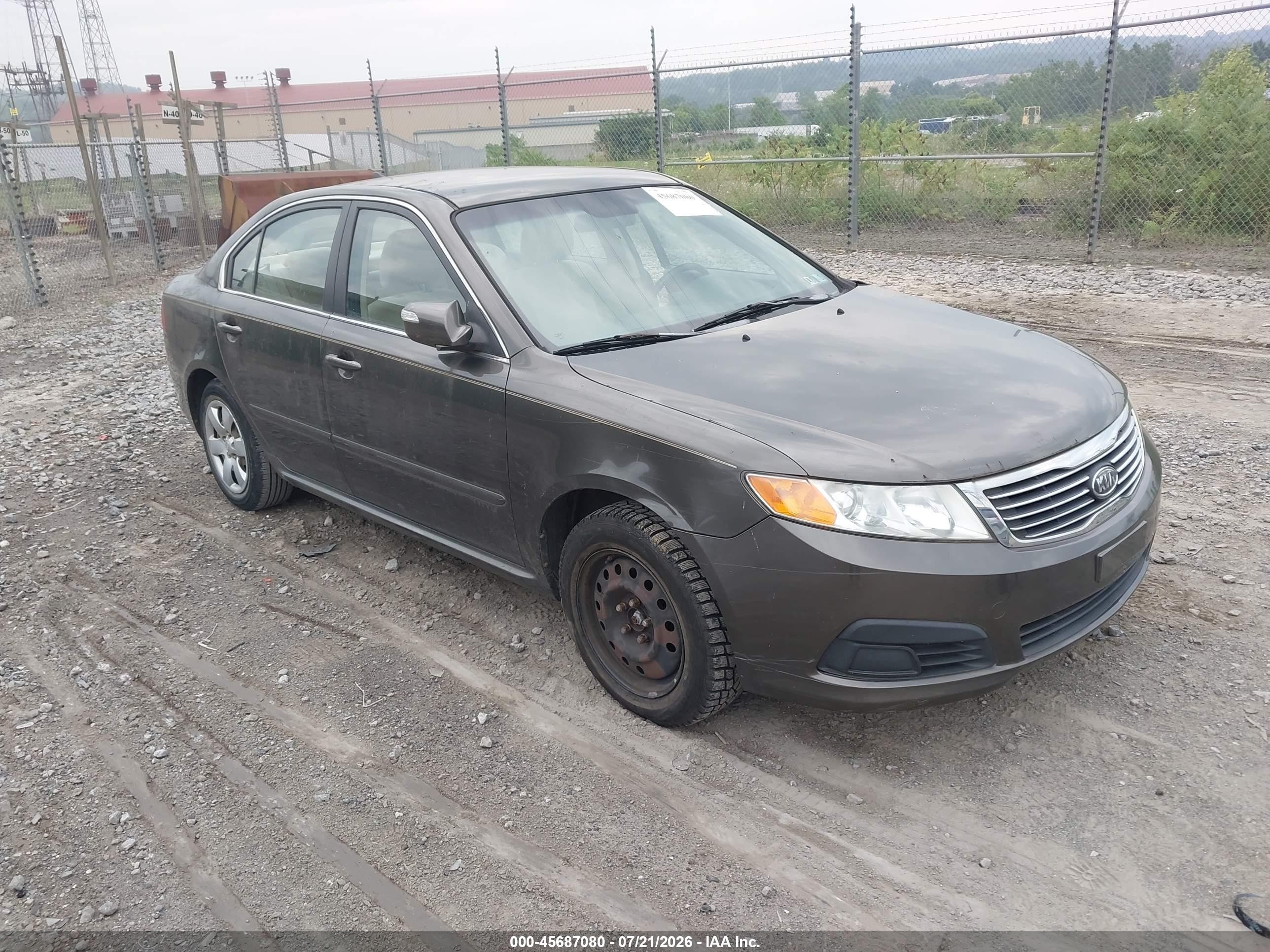 2010 Kia Optima LX, VIN KNAGG4A84A5375171 — Бок