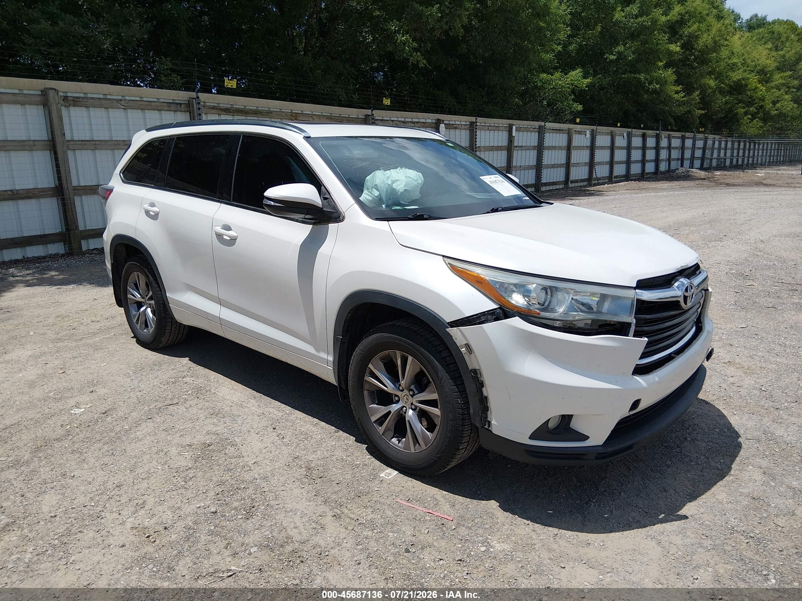 2015 Toyota Highlander XLE, VIN 5TDKKRFH0FS078000 — Перед