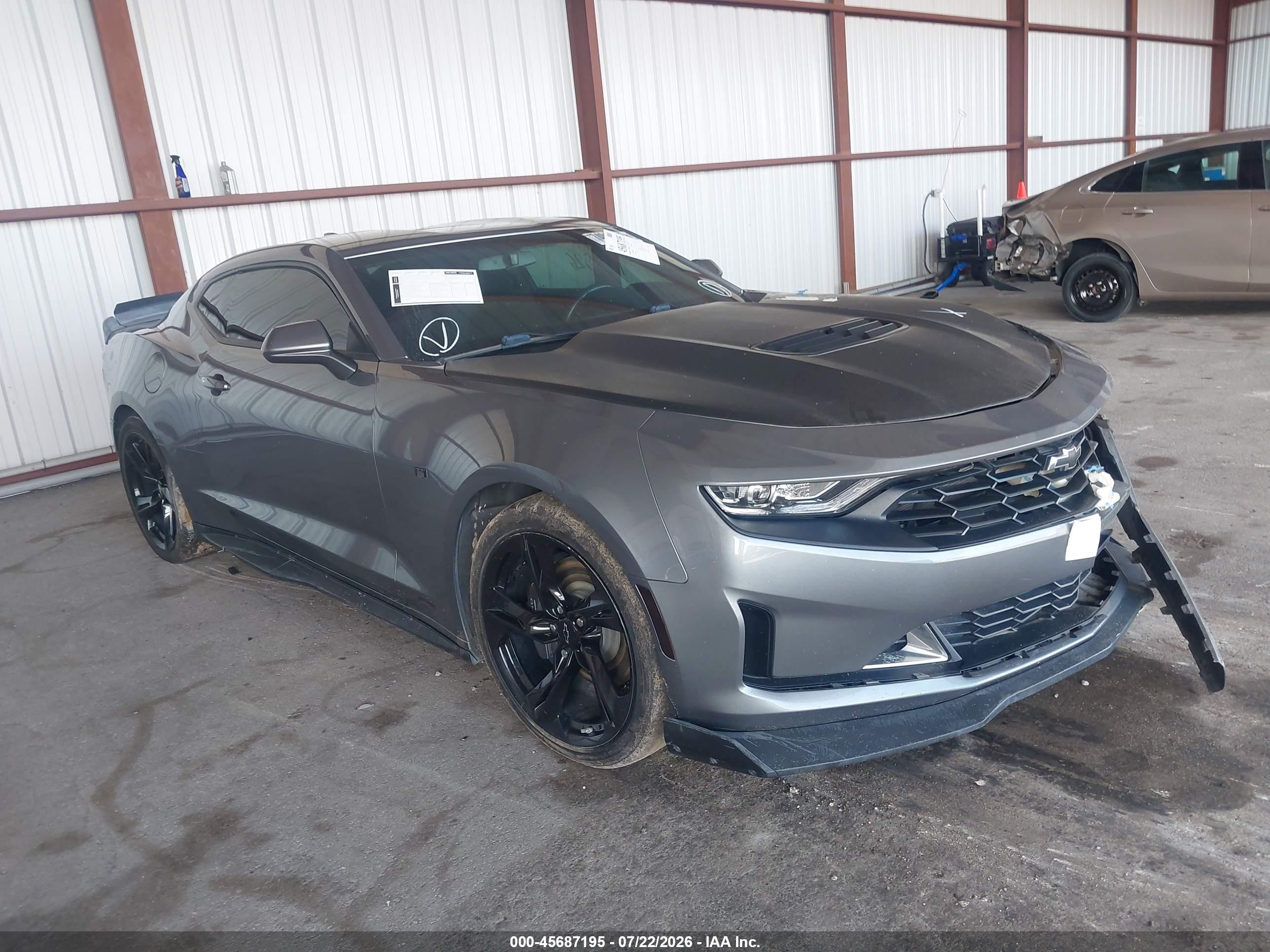 2021 Chevrolet Camaro LT1, VIN 1G1FF1R77M0138017 — Front end