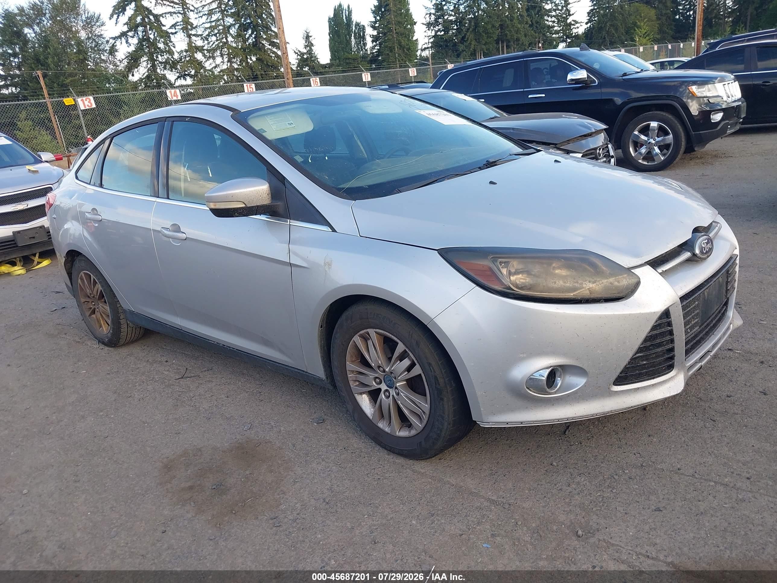 2012 Ford Focus SEL, VIN 1FAHP3H25CL367278 — Front end