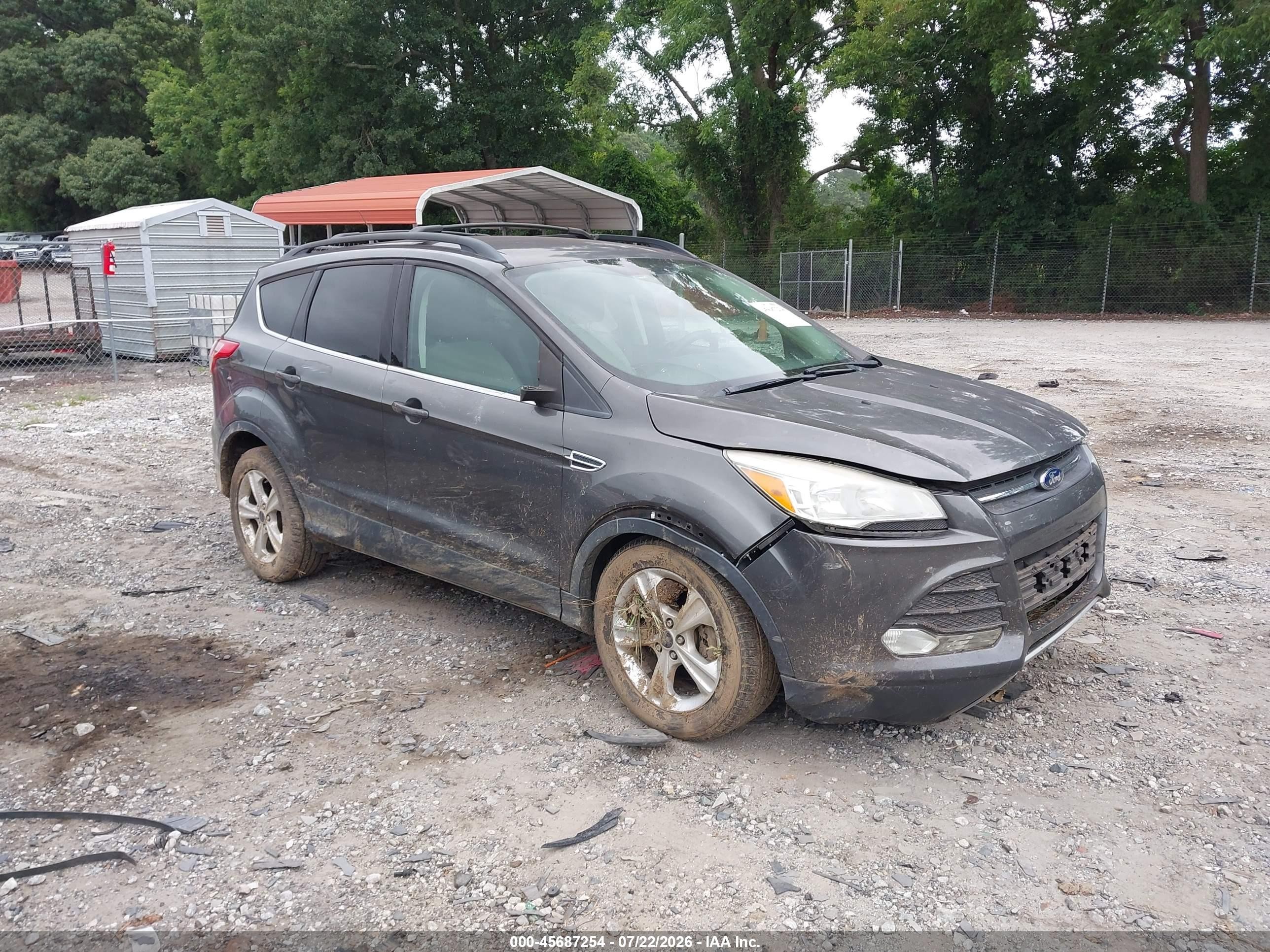 2016 Ford Escape SE, VIN 1FMCU0GX2GUA49252 — Front end