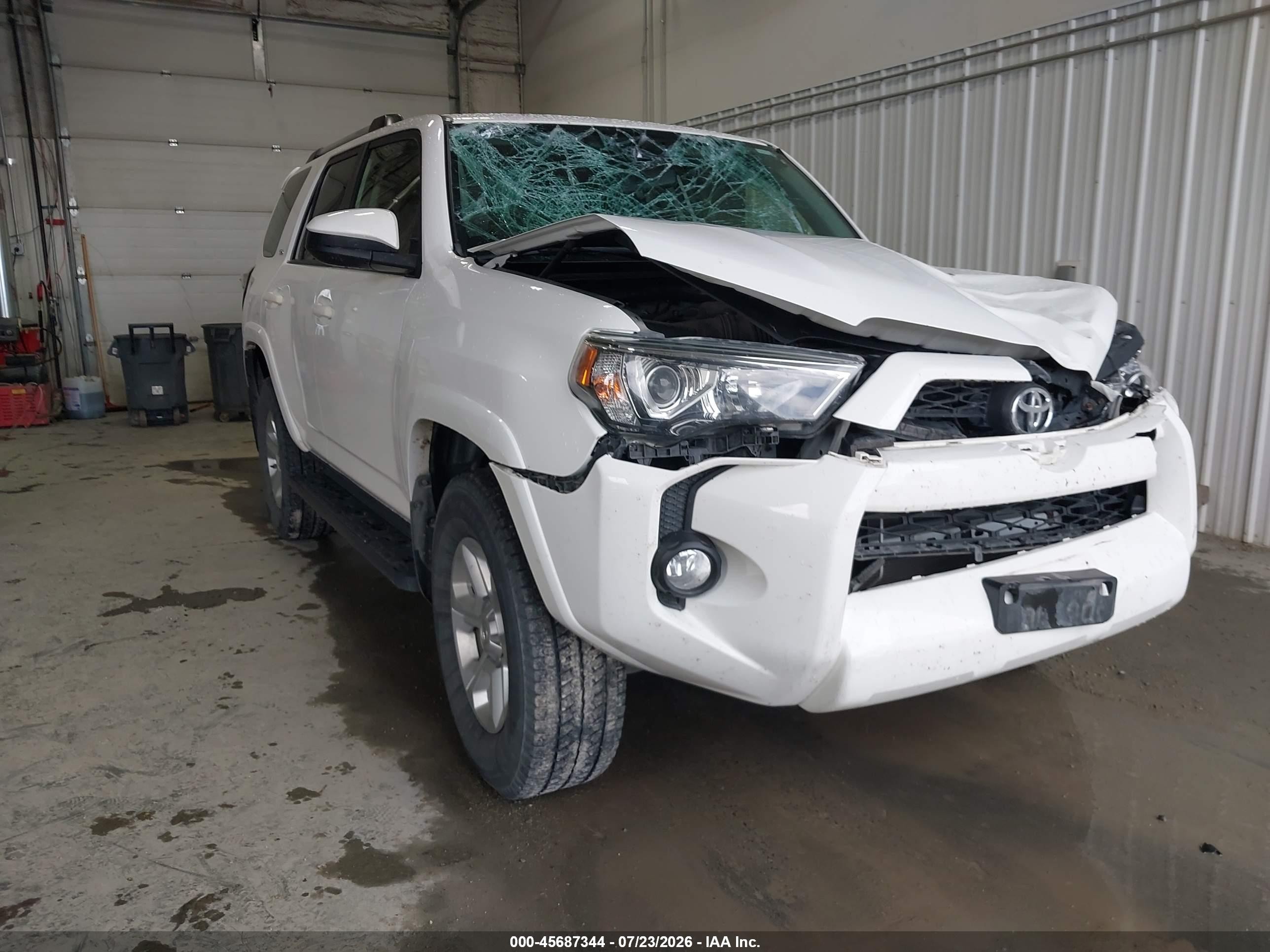 2019 Toyota 4Runner SR5, VIN JTEBU5JR5K5680132 — Front end