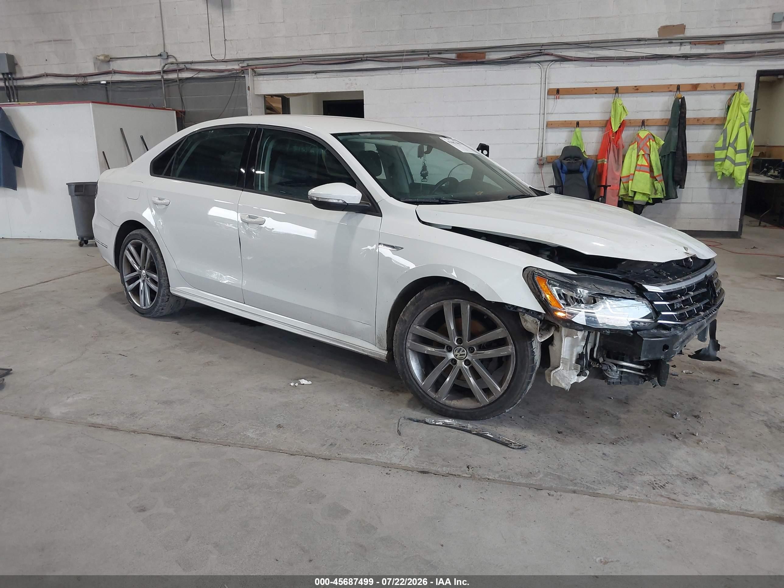 2018 Volkswagen Passat S, VIN 1VWAA7A3XJC004086 — Front end
