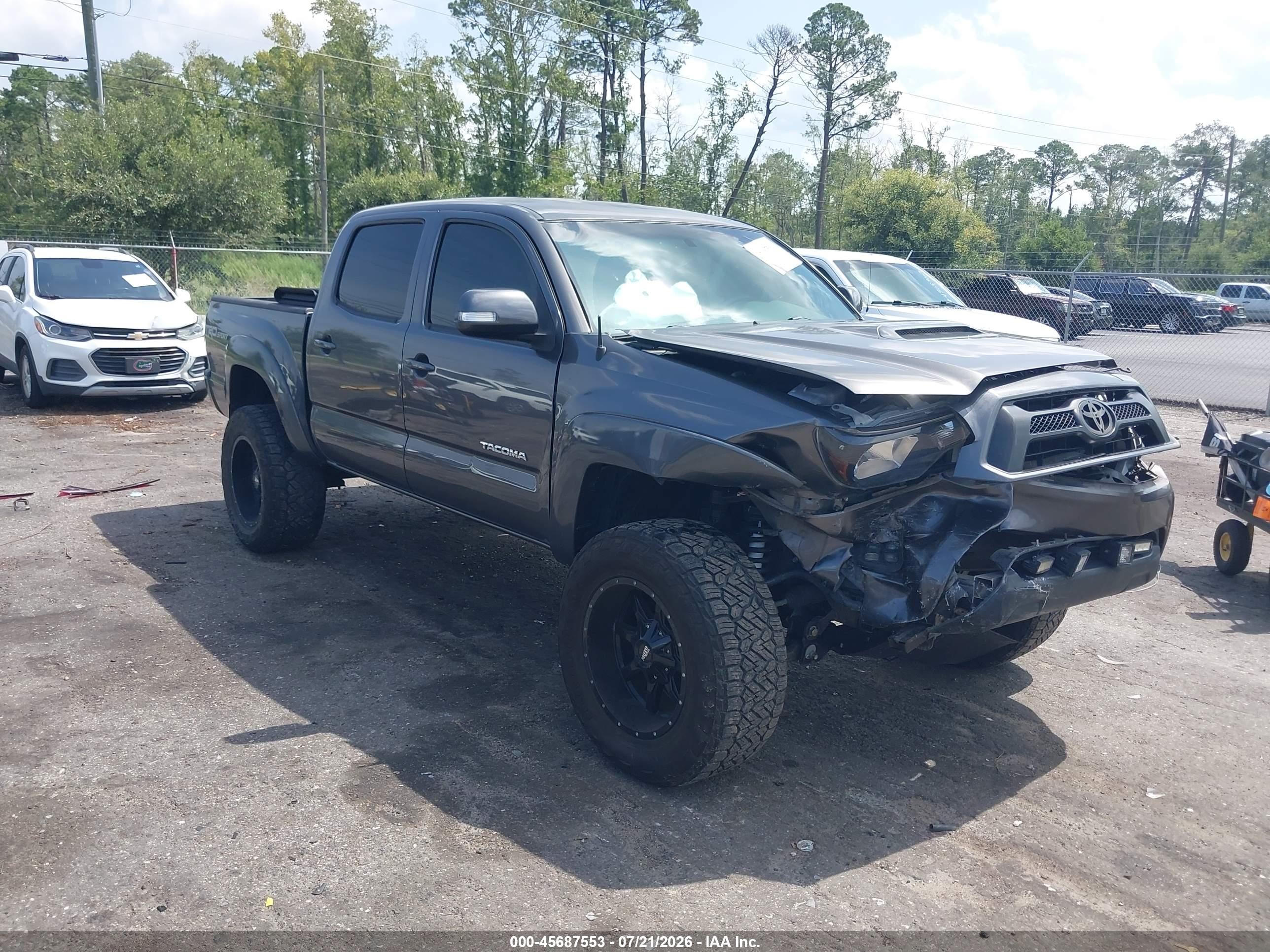 2015 Toyota Tacoma PreRunner, VIN 5TFJU4GNXFX089917 — Front end