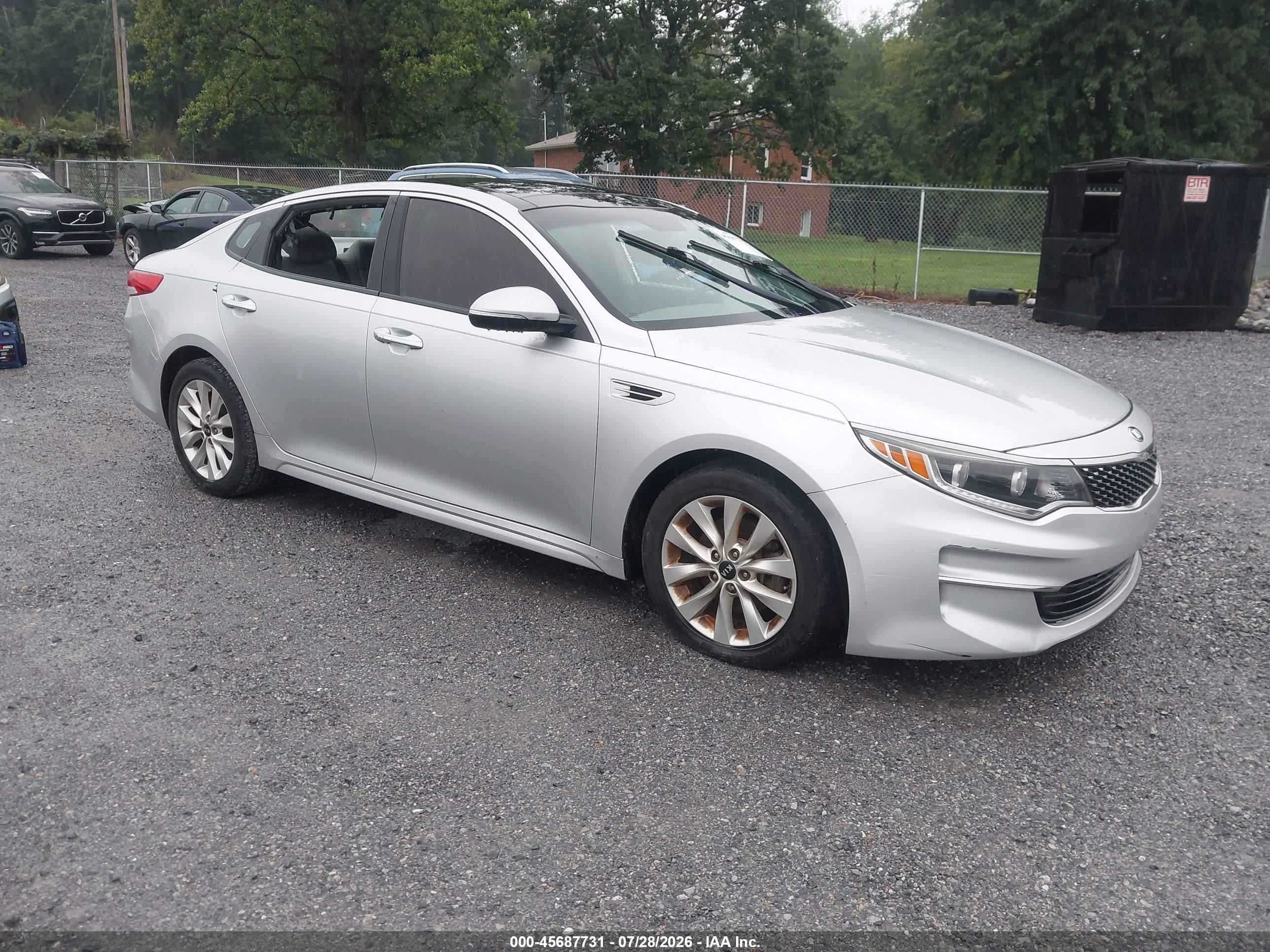 2016 Kia Optima EX, VIN 5XXGU4L33GG057933 — Side