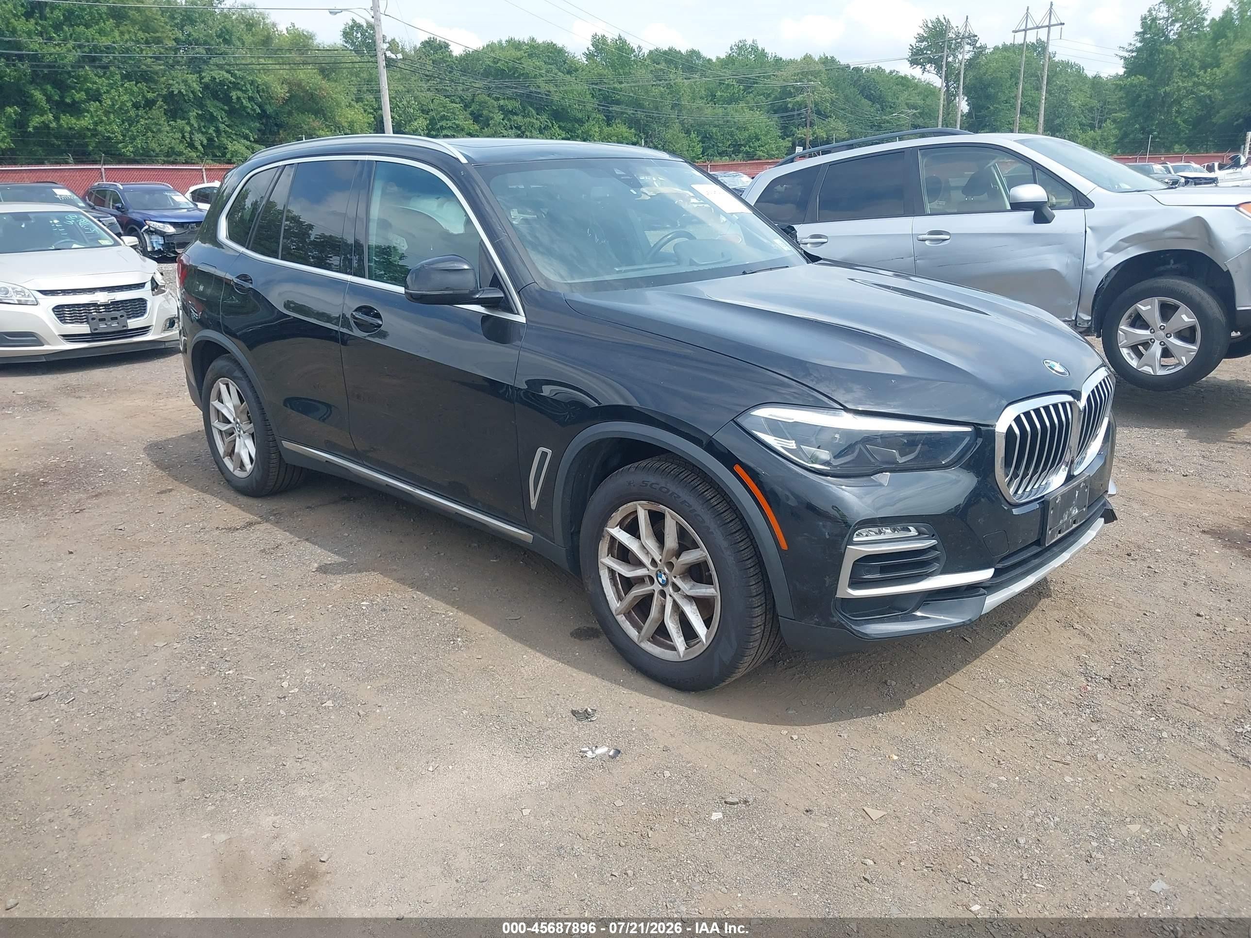2021 BMW X5 xDrive40i, VIN 5UXCR6C04M9D86605 — Бок