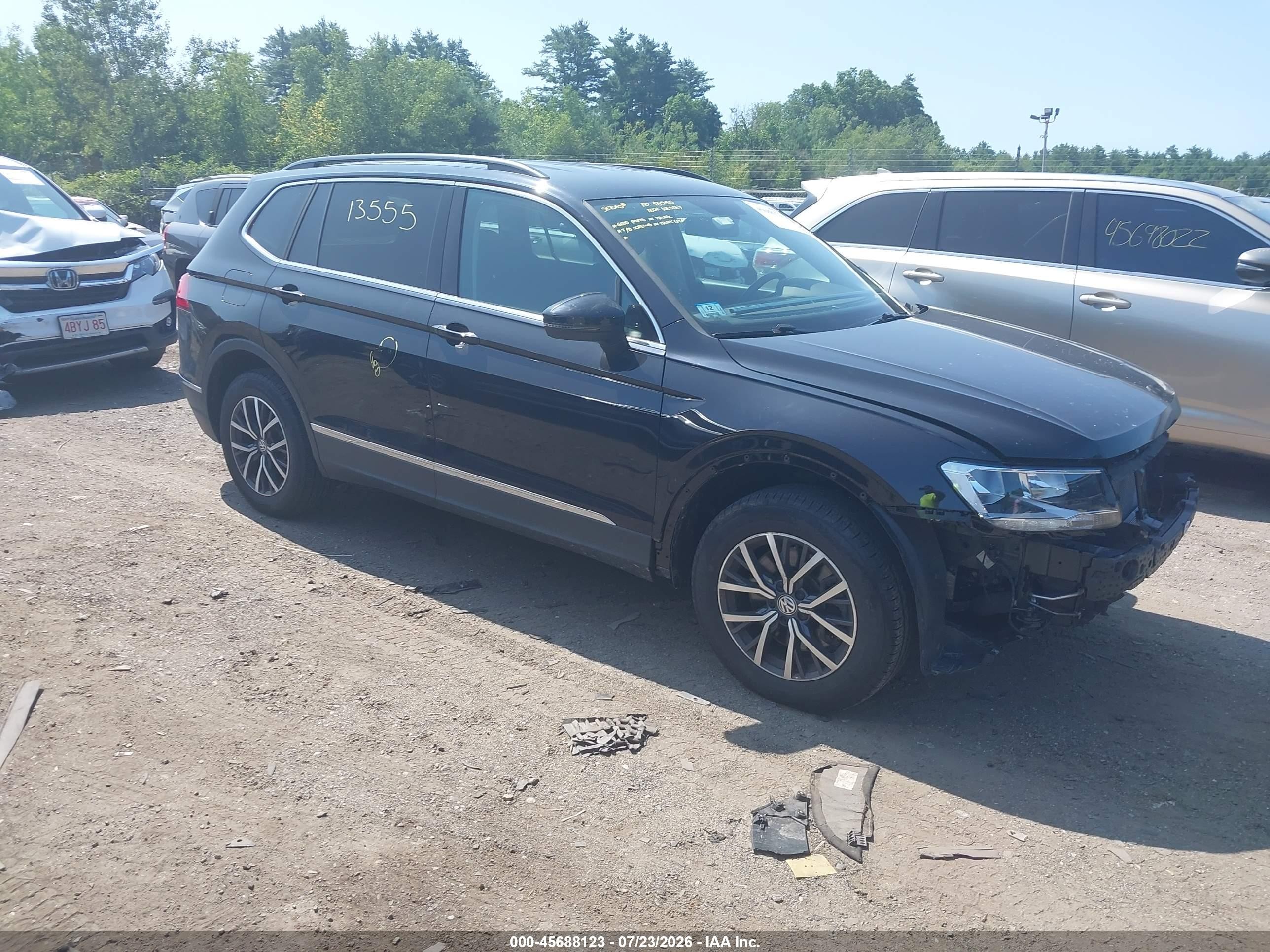2020 Volkswagen Tiguan SE, VIN 3VV3B7AXXLM033070 — Front end