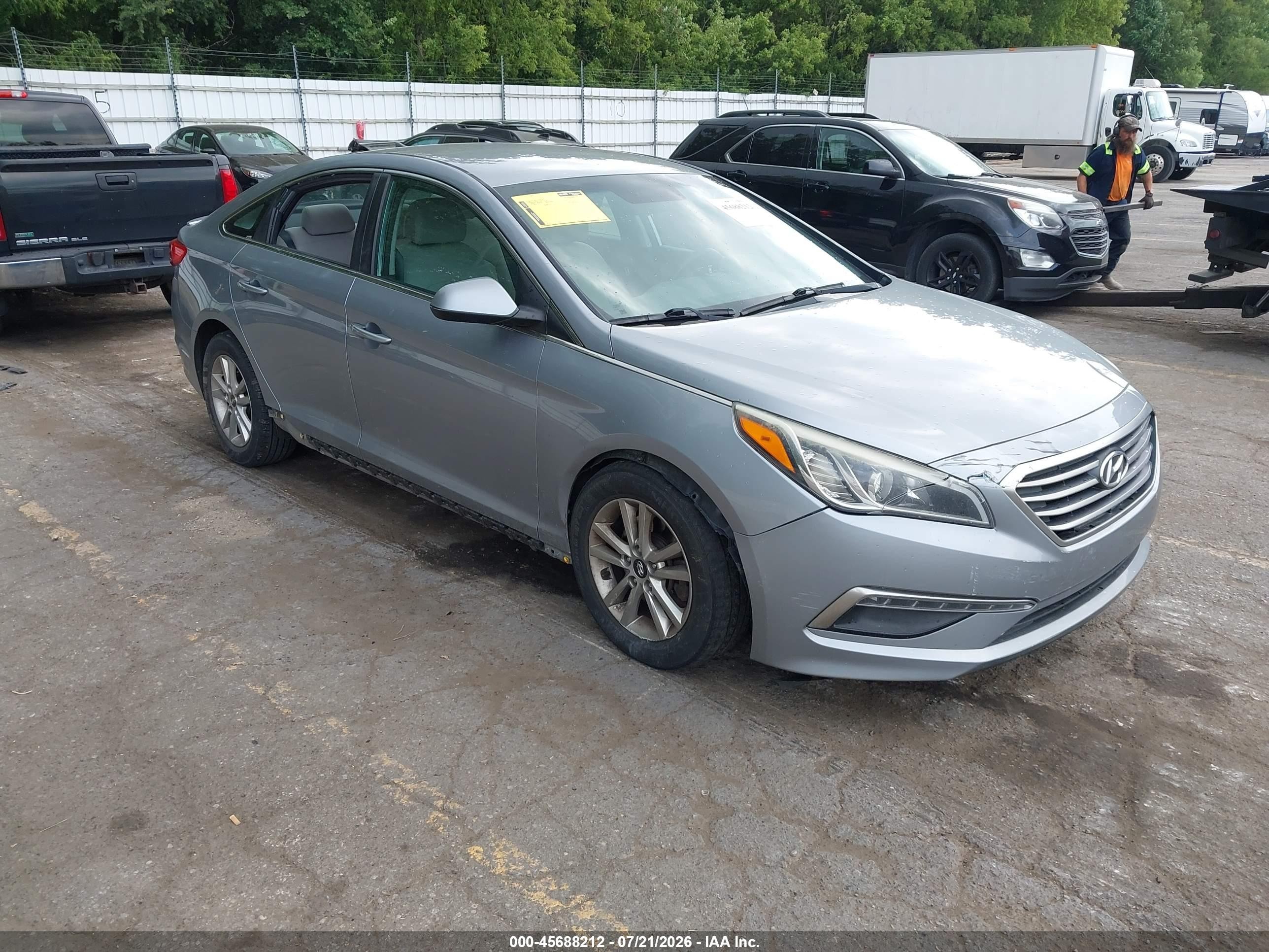 2015 Hyundai Sonata SE, VIN 5NPE24AF6FH003863 — Front end
