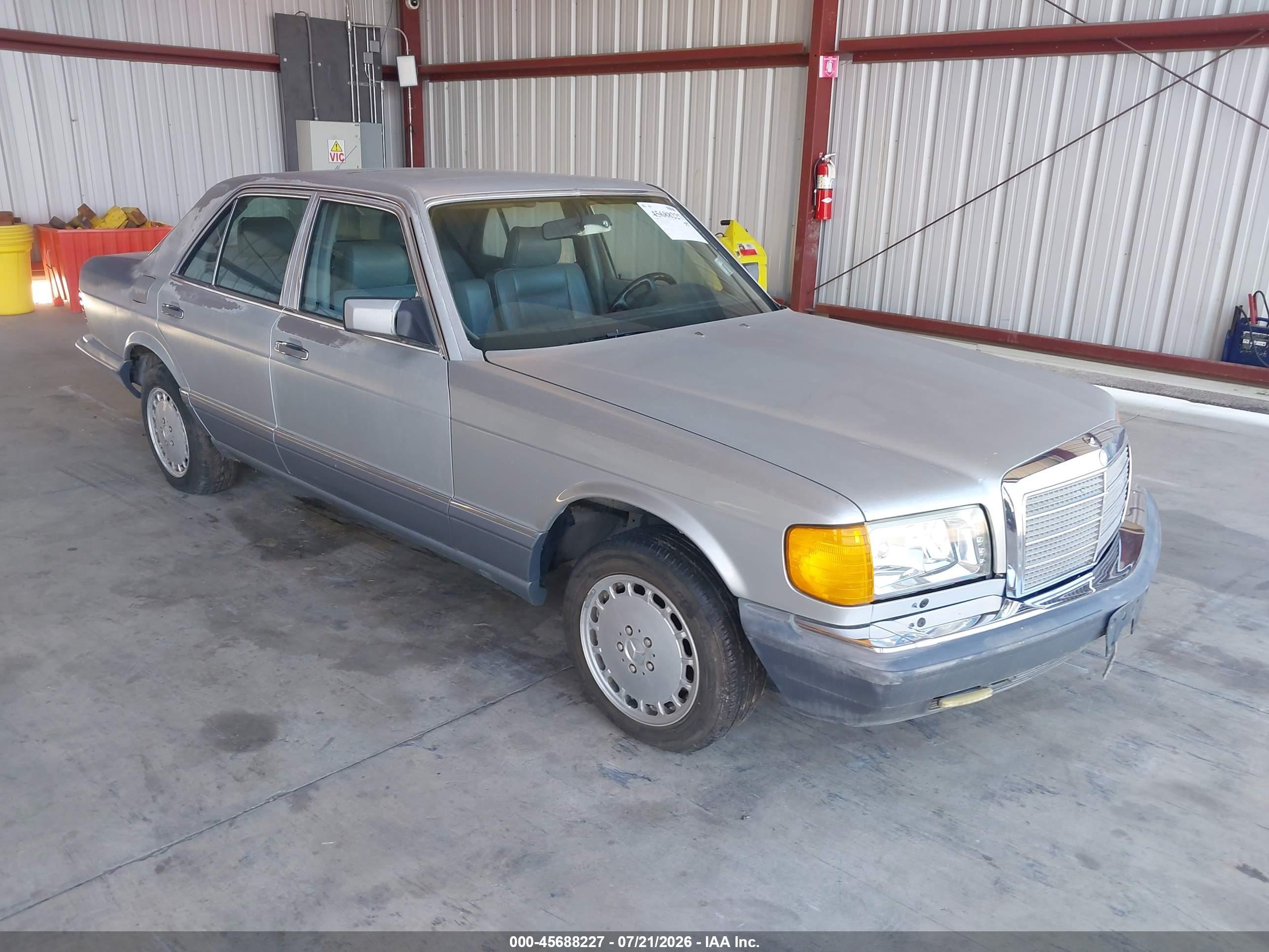 1991 Mercedes-Benz 300 SE, VIN WDBCA24D5MA574319 — Normal wear