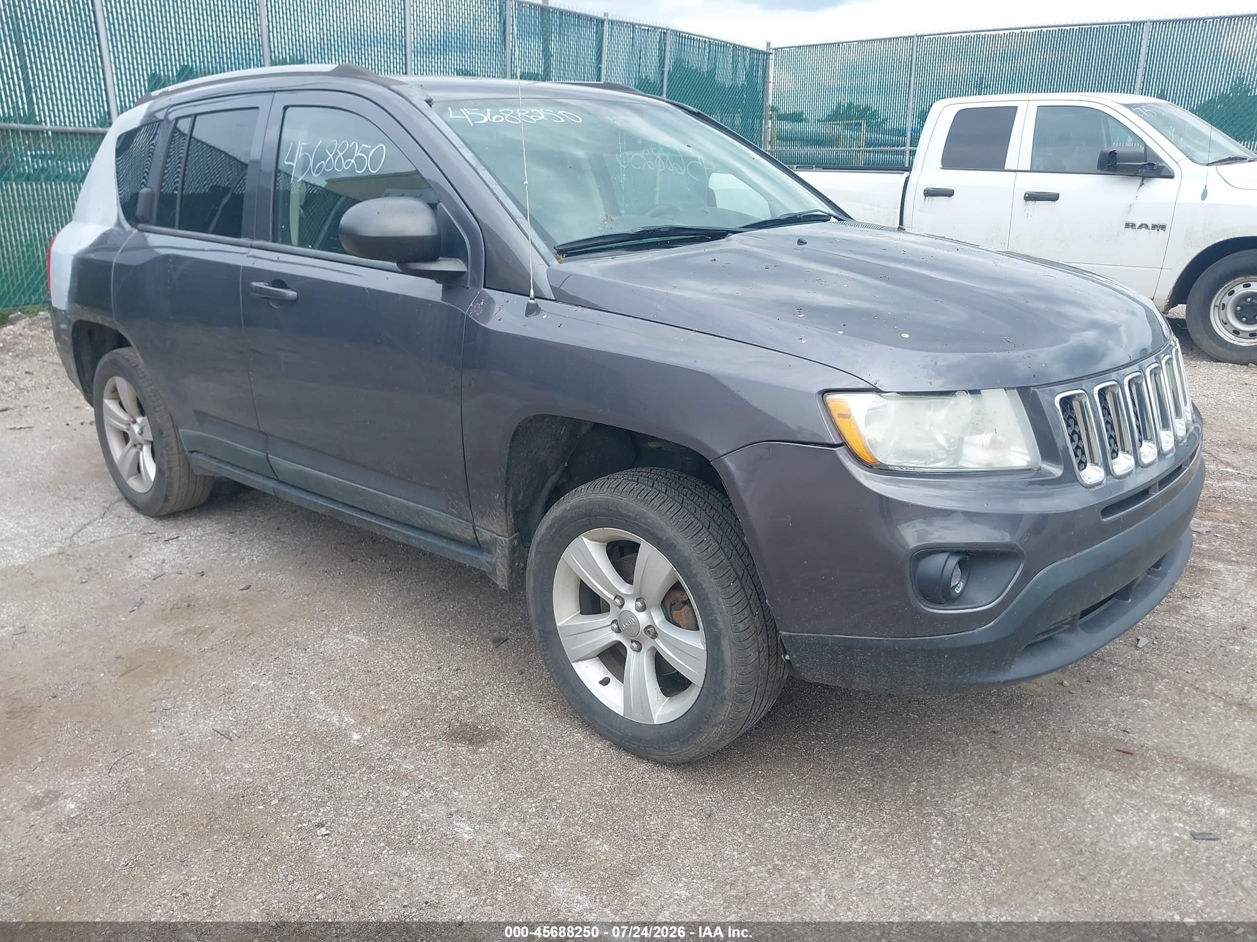 2016 Jeep Compass Sport, VIN 1C4NJDBB2GD618044 — Бок