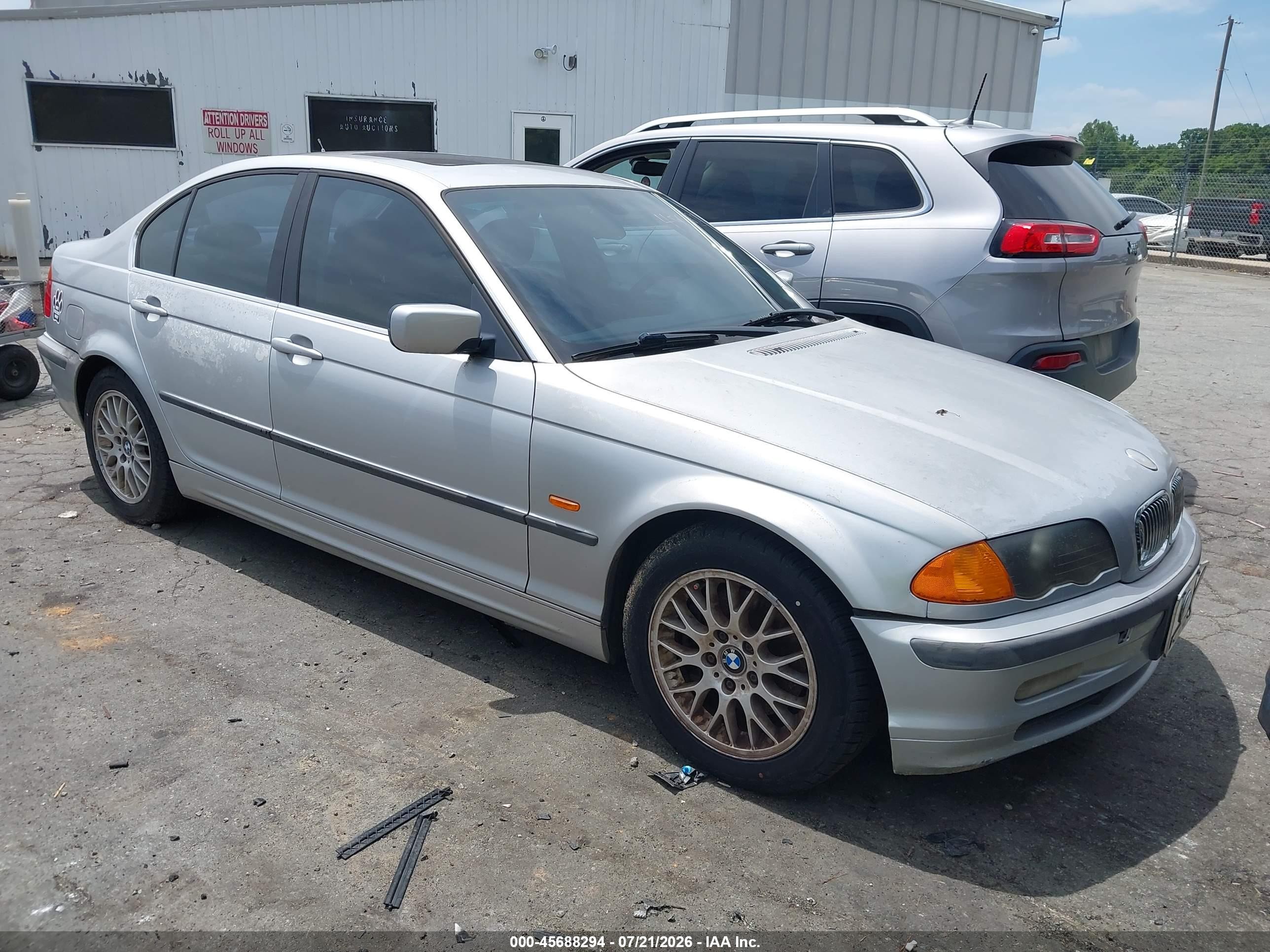 2000 BMW 3 Series 328i, VIN WBAAM5332YFR15191 — Normal wear