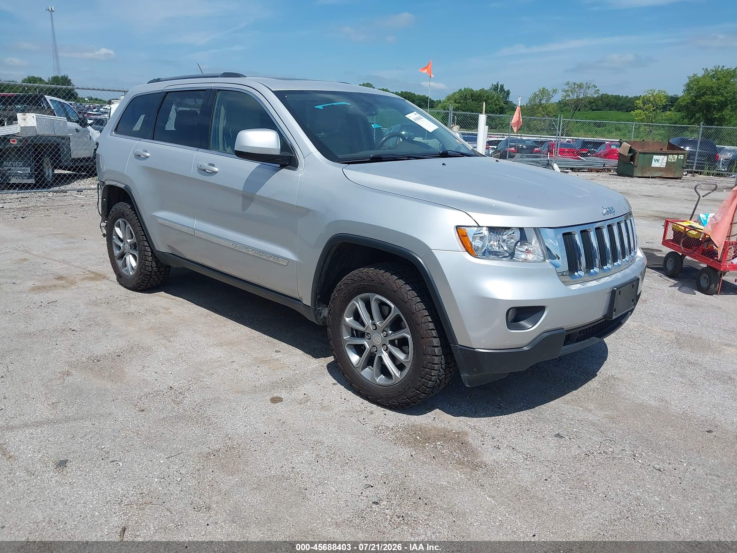 2013 Jeep Grand Cherokee Laredo, VIN 1C4RJFAGXDC518303 — Rear end